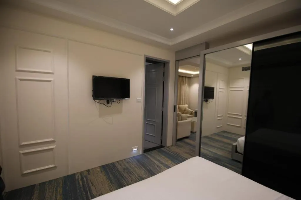 Bedroom, Bed in Enrise by Sayaji Rewa