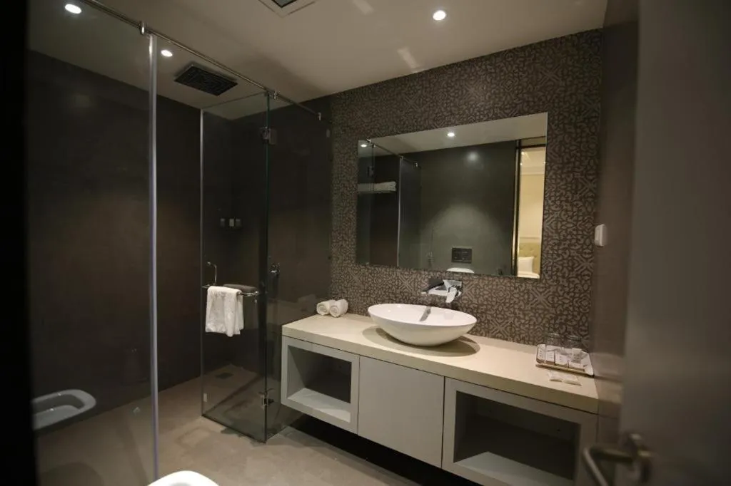 Bathroom in Enrise by Sayaji Rewa