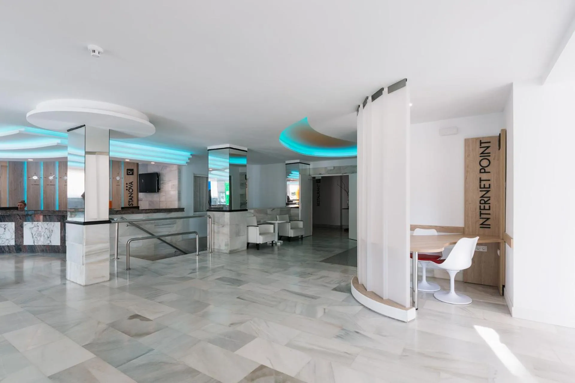 Lobby or reception in Bellevue Vistanova