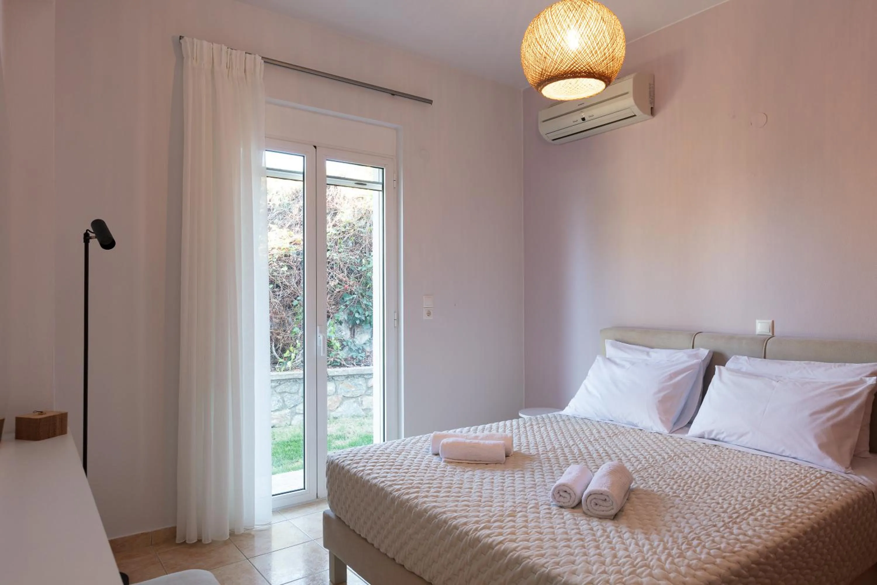 Bed in Pietra Di Mare