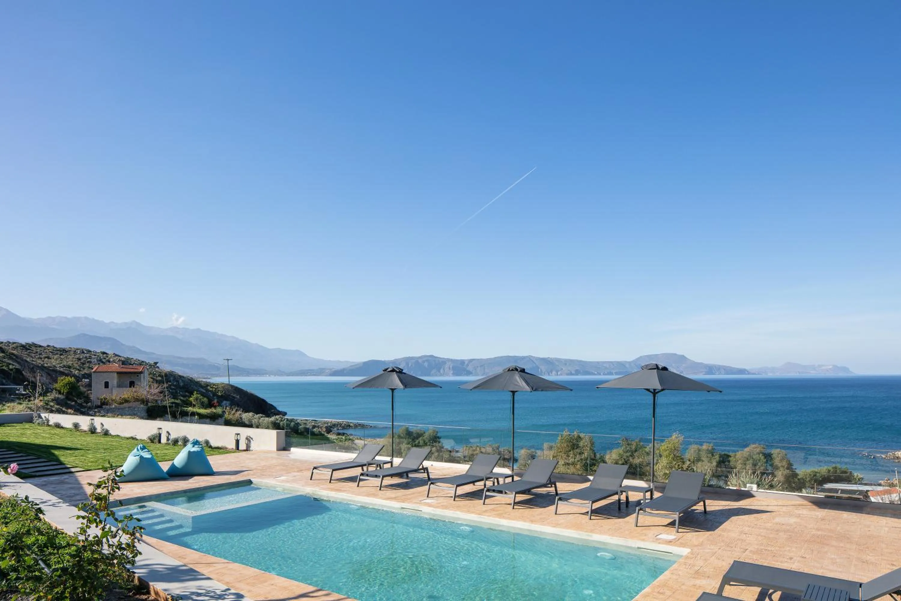 Pool view in Pietra Di Mare