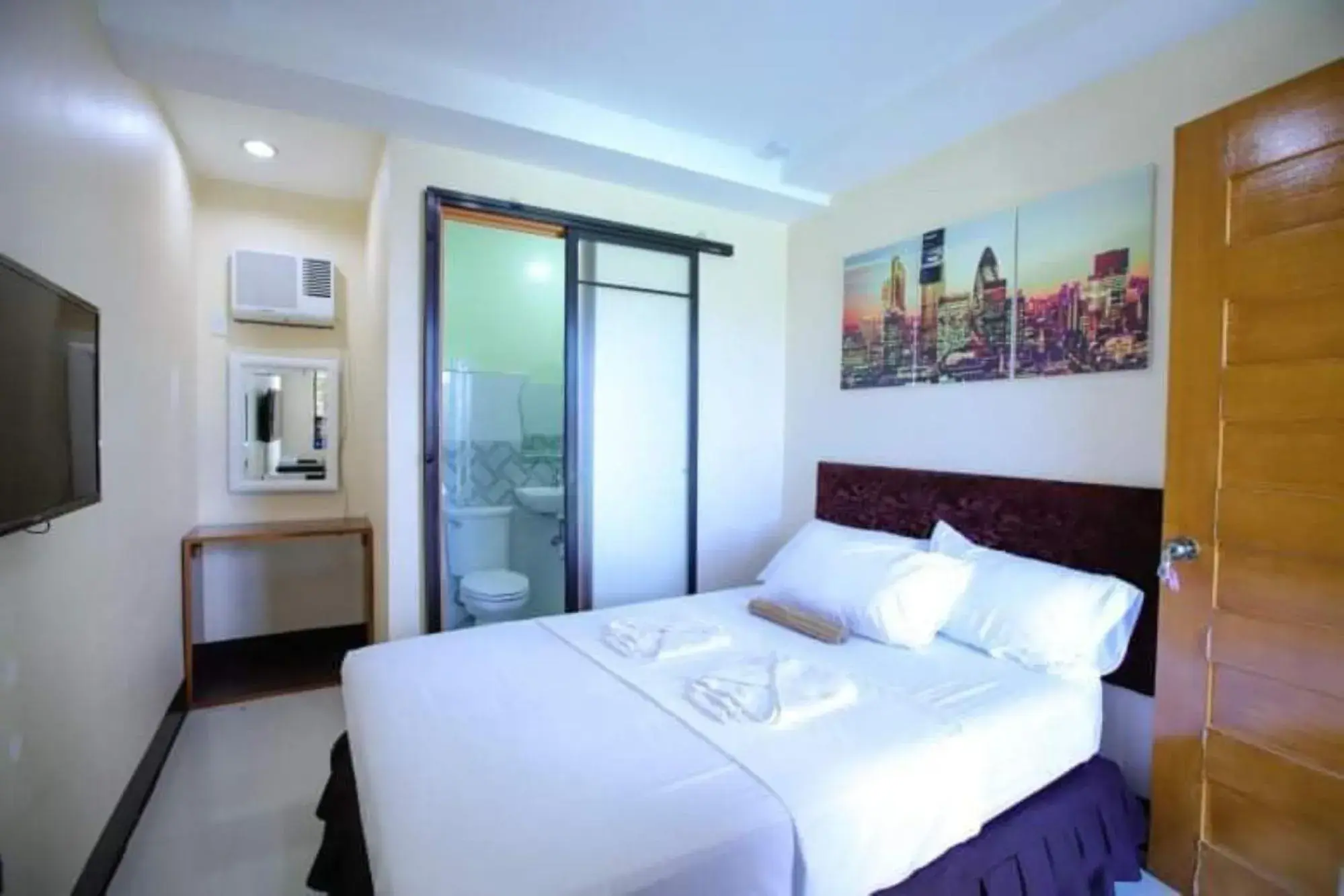 Standard Double Room in Marco s Tourist Inn by RedDoorz Standard Double Room in Marco s Tourist Inn by RedDoorz