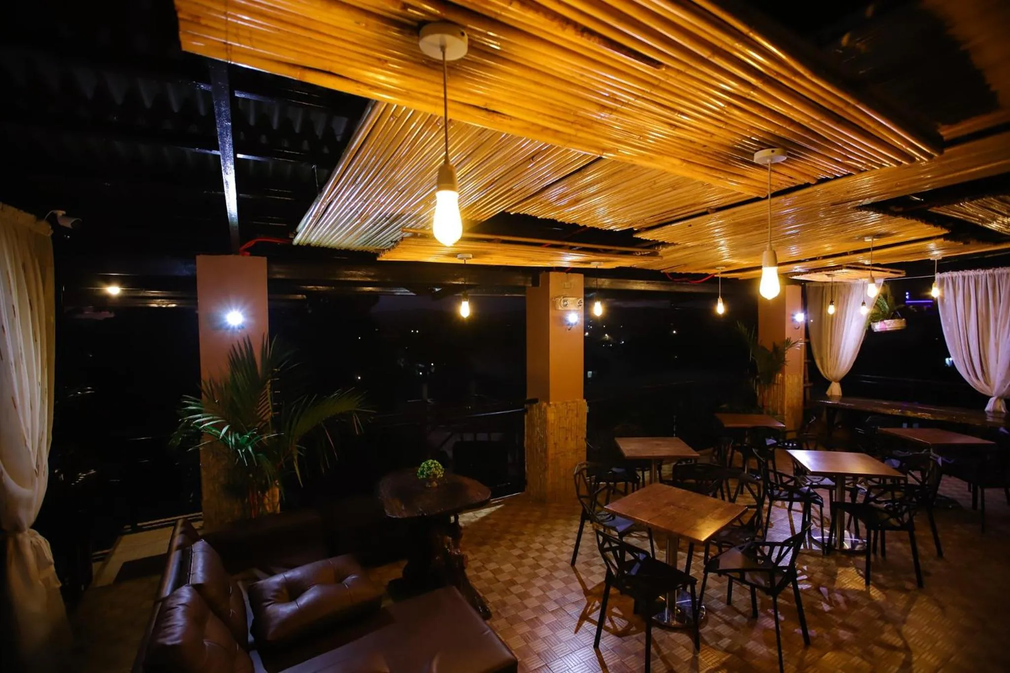 Restaurant/places to eat in Marco s Tourist Inn by RedDoorz