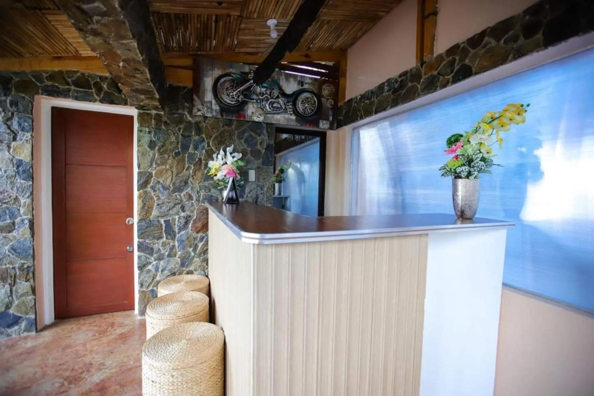 Seating area in Marco s Tourist Inn by RedDoorz