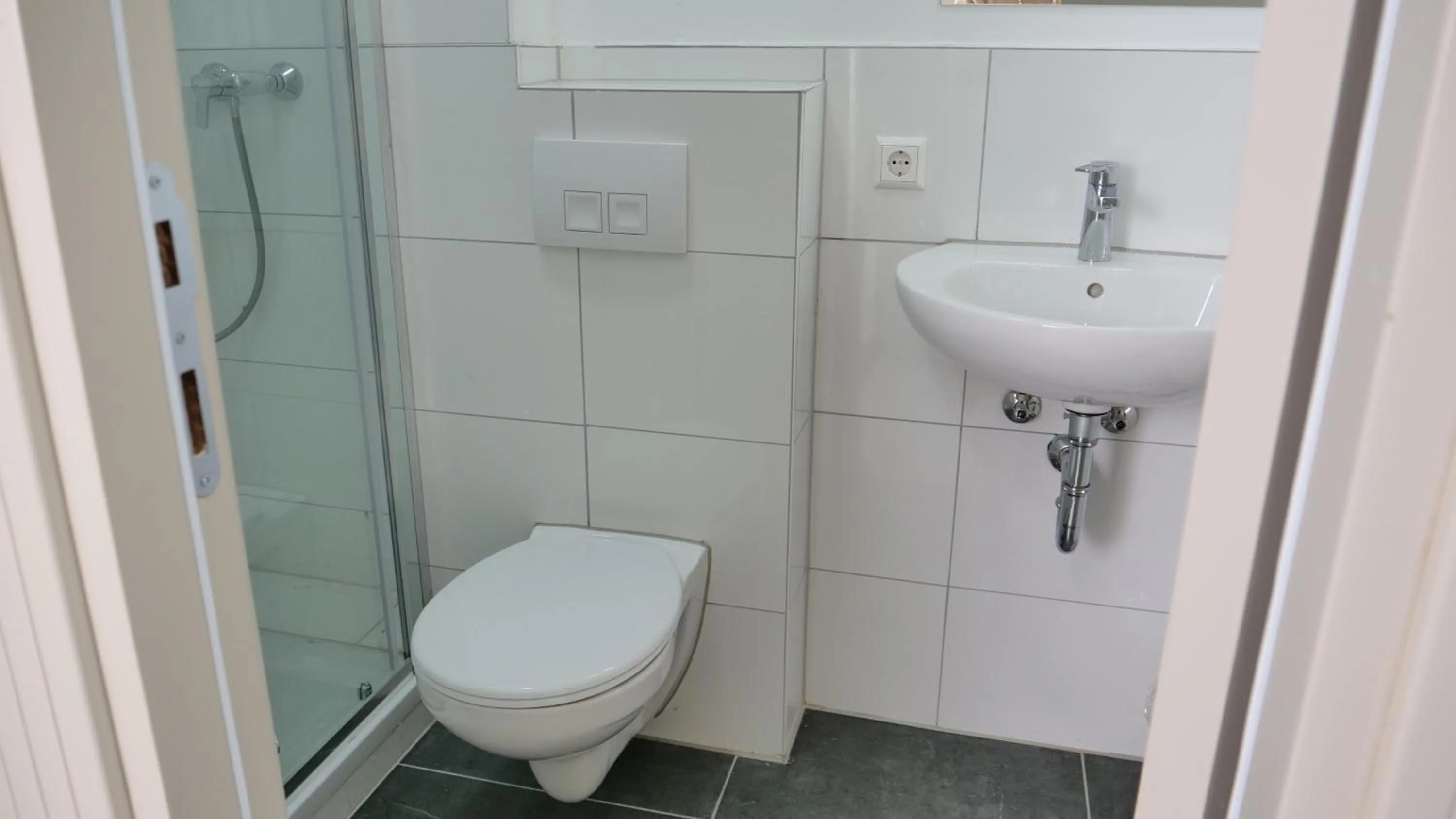 Shower in Evsenn Hotel