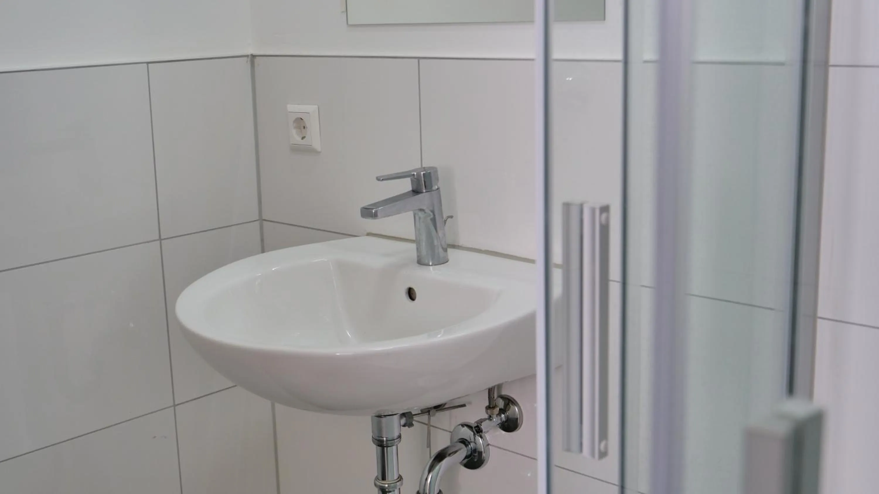 Shower in Evsenn Hotel