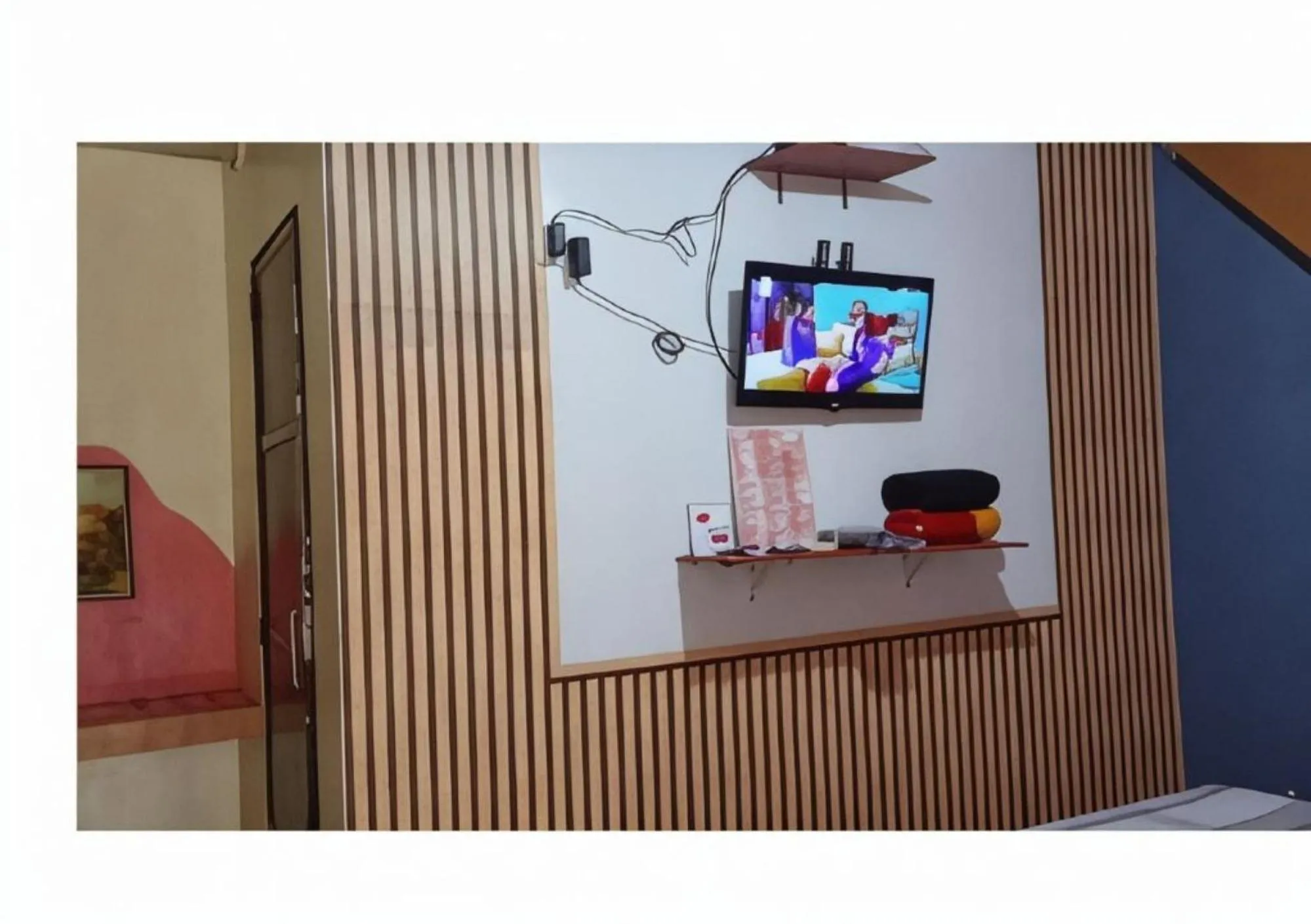 TV and multimedia, Bed in Golden Empress Hotel Urdaneta Pangasinan by RedDoorz
