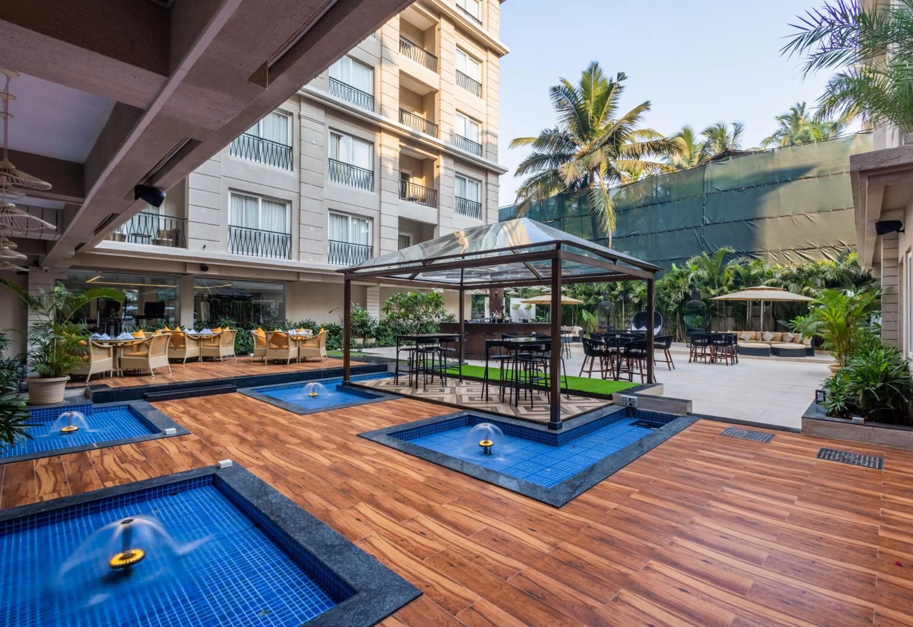 Restaurant/places to eat in Artistry Suites