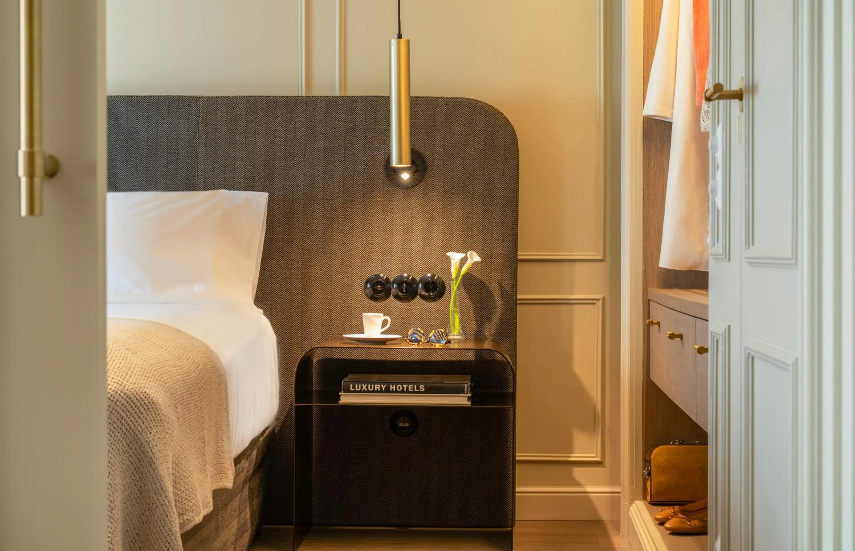 Bed in El Avenida Palace