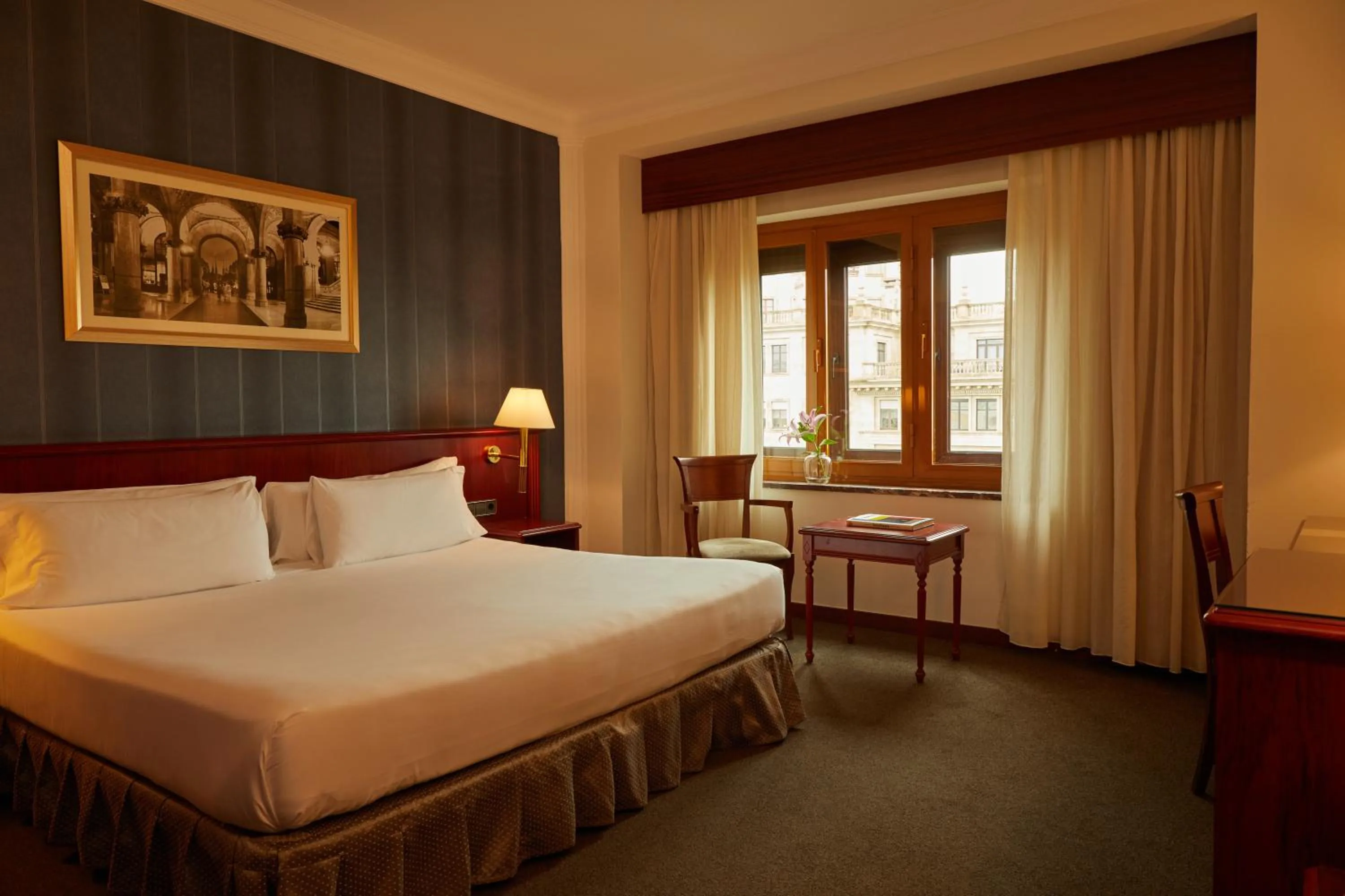 Photo of the whole room, Bed in El Avenida Palace