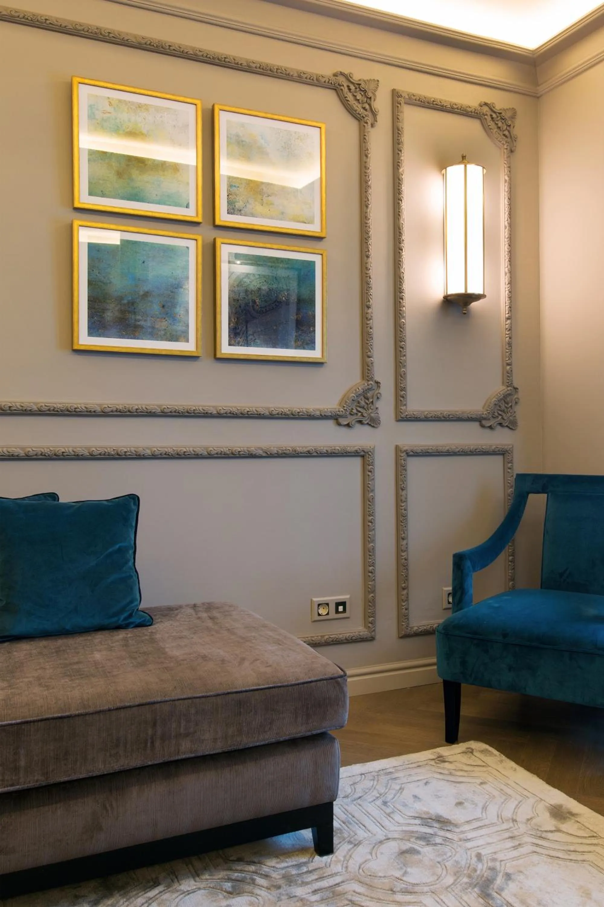 Decorative detail in El Avenida Palace