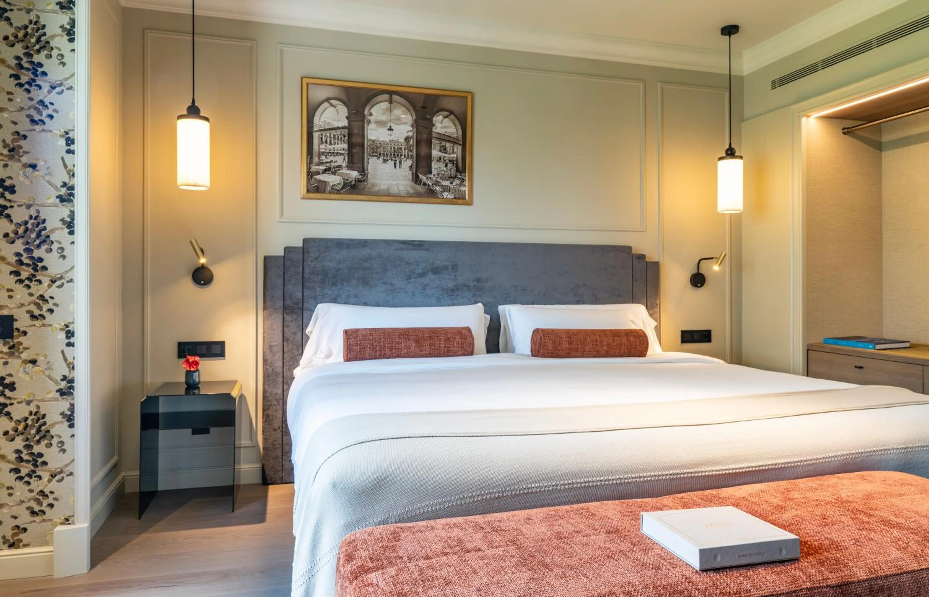 Bed in El Avenida Palace