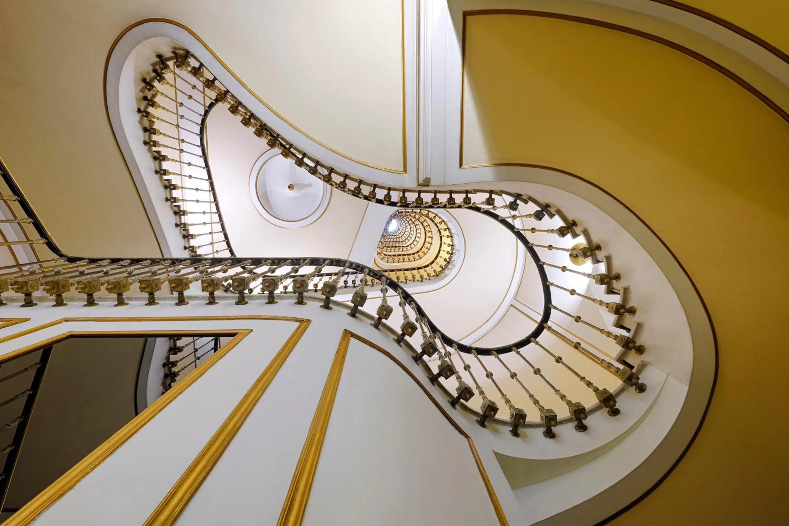 Area and facilities in El Avenida Palace