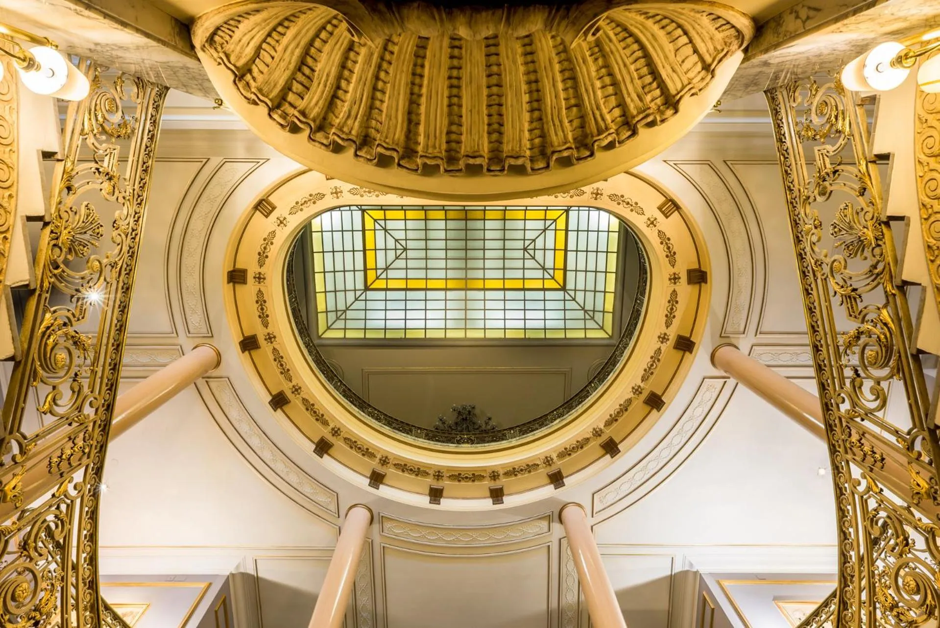 Decorative detail in El Avenida Palace
