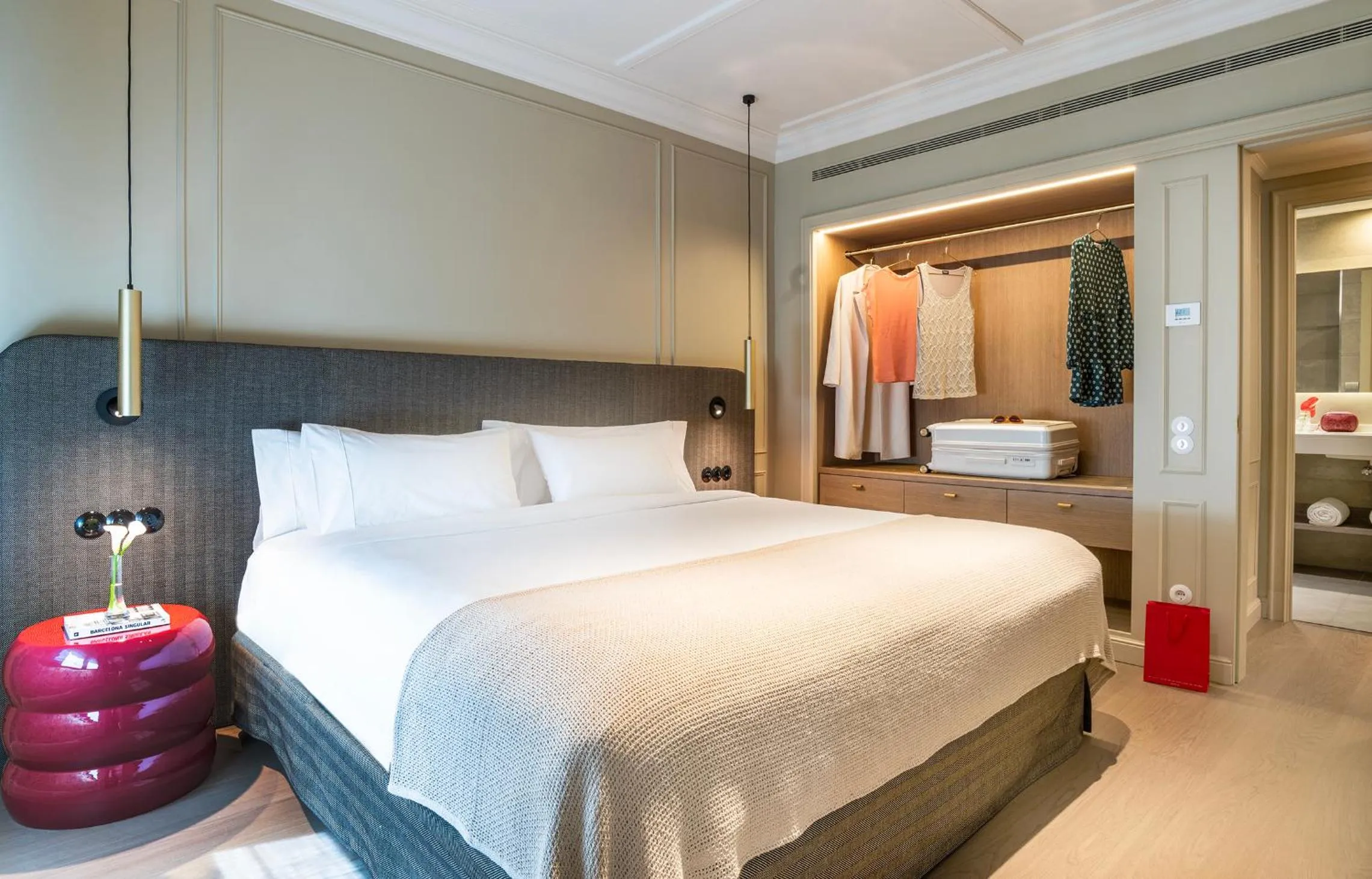 Bed in El Avenida Palace