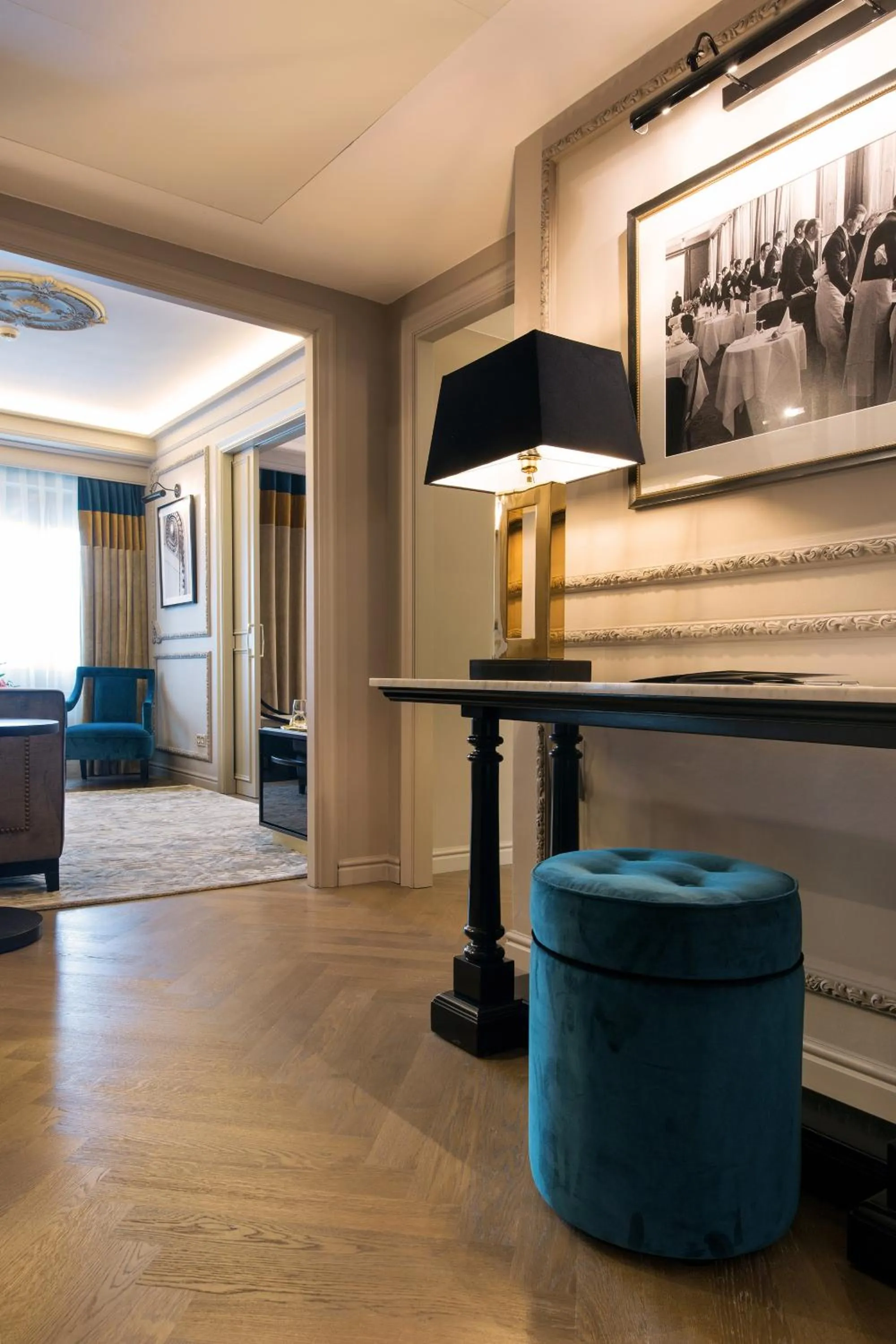 Decorative detail in El Avenida Palace