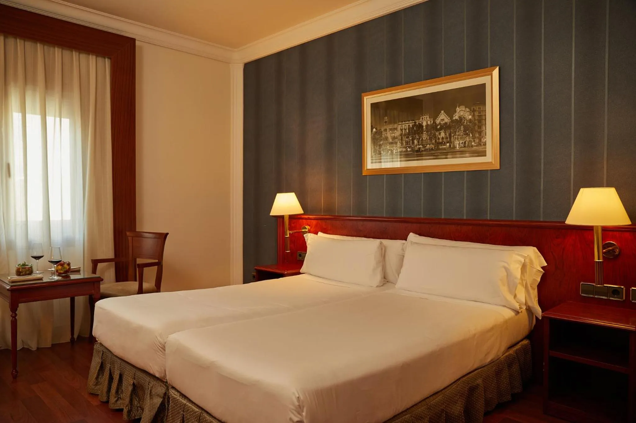 Bed in El Avenida Palace