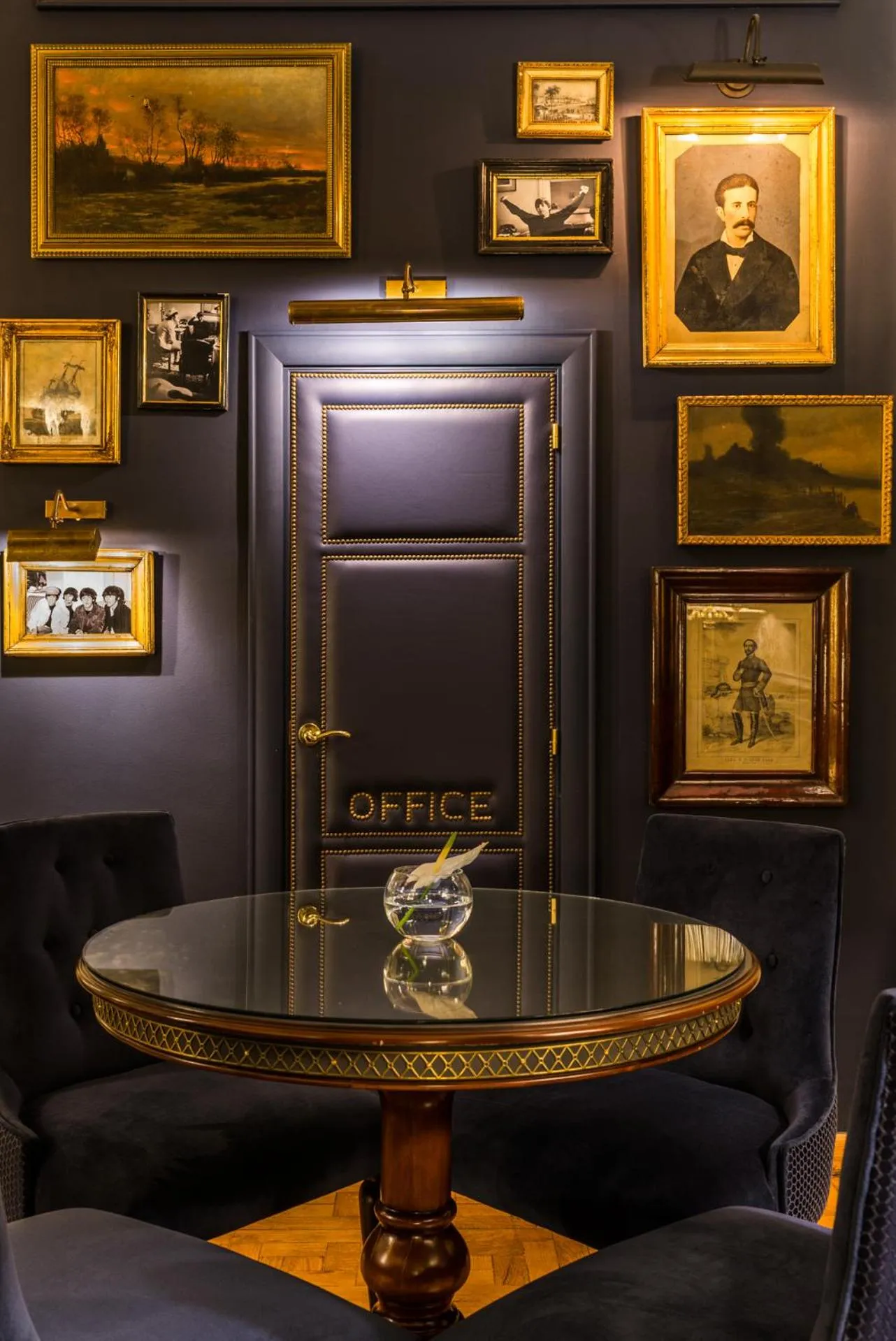 Lounge or bar in El Avenida Palace