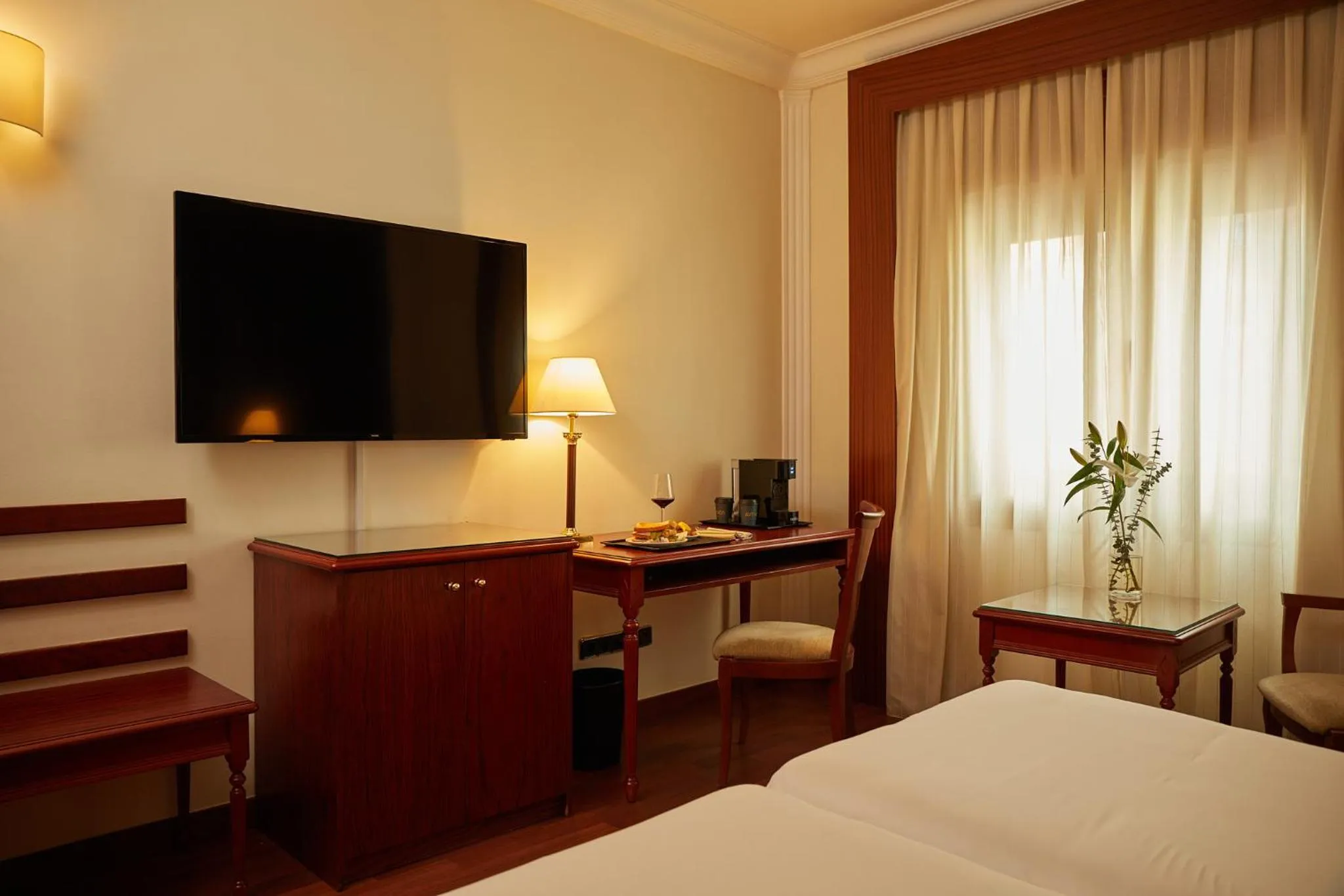 Bed in El Avenida Palace