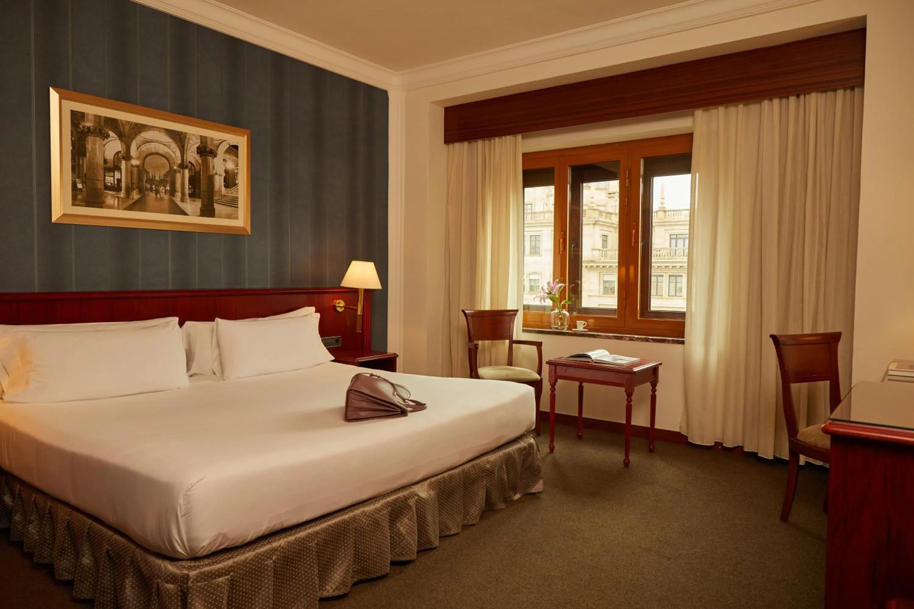 Bed in El Avenida Palace