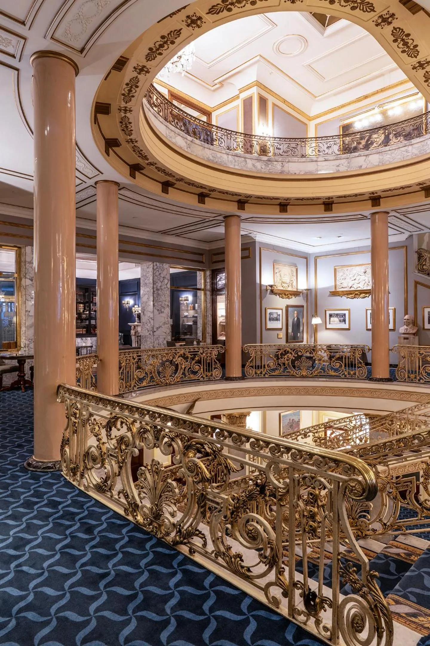 Lobby or reception in El Avenida Palace