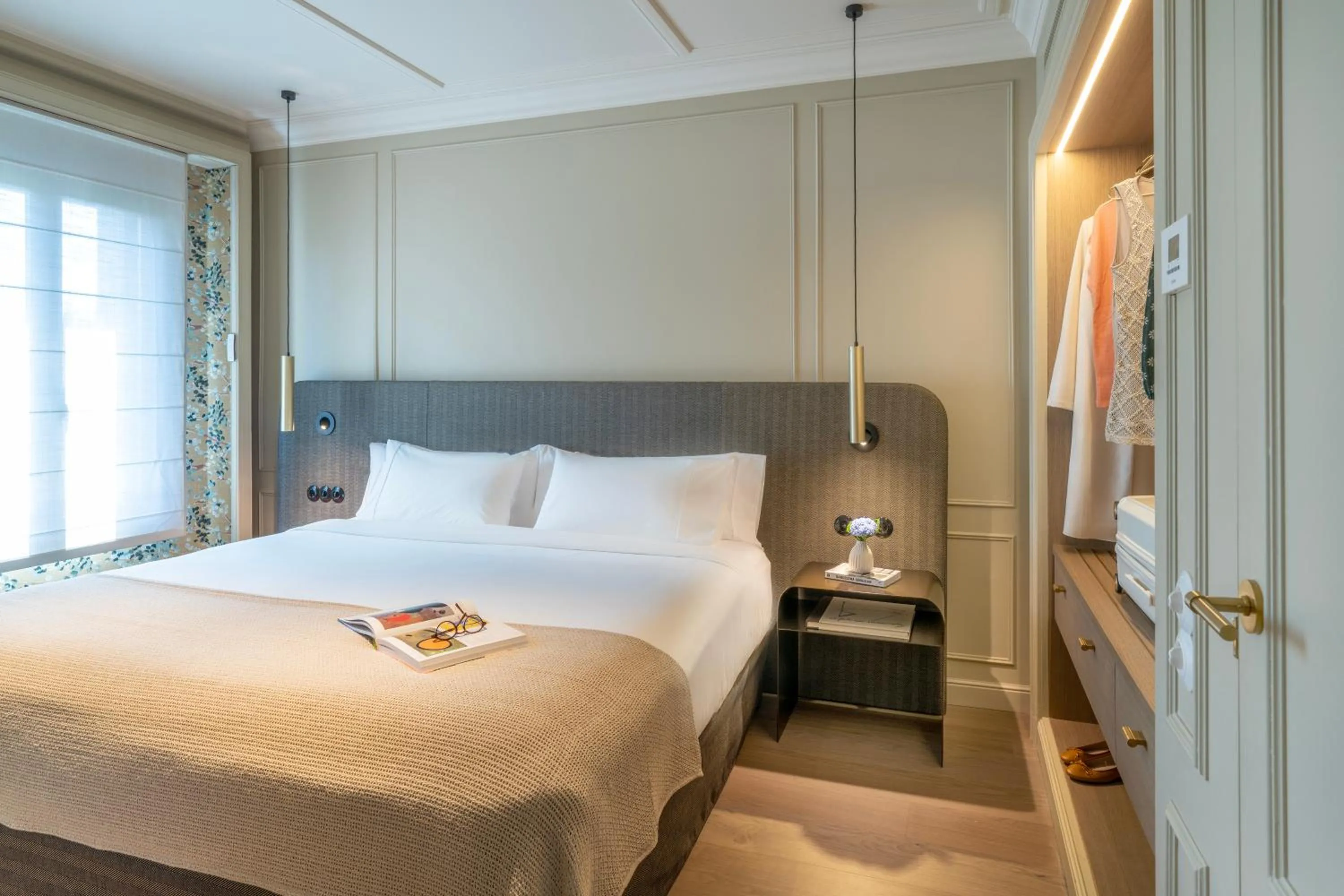 Bed in El Avenida Palace