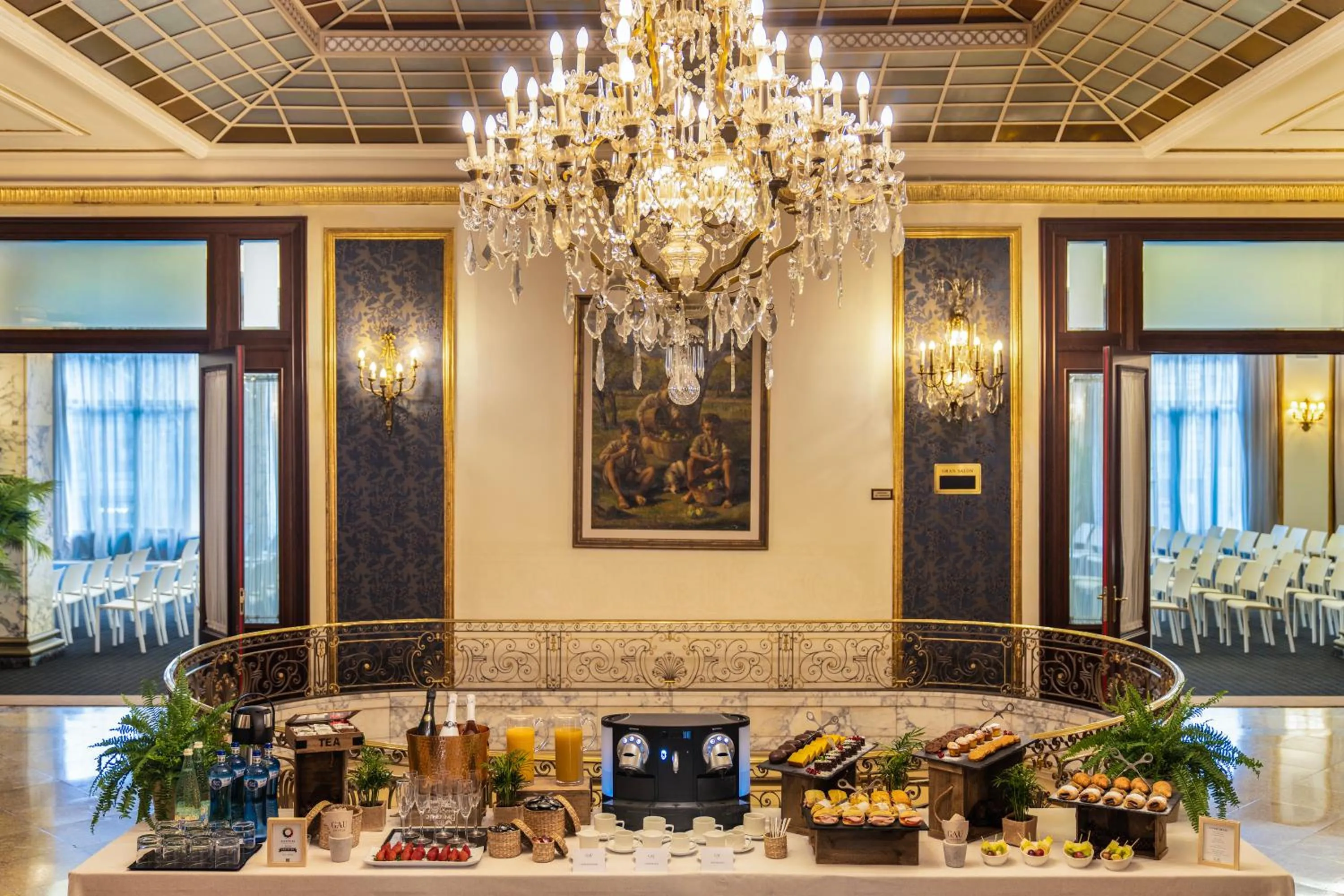 Food and drinks in El Avenida Palace