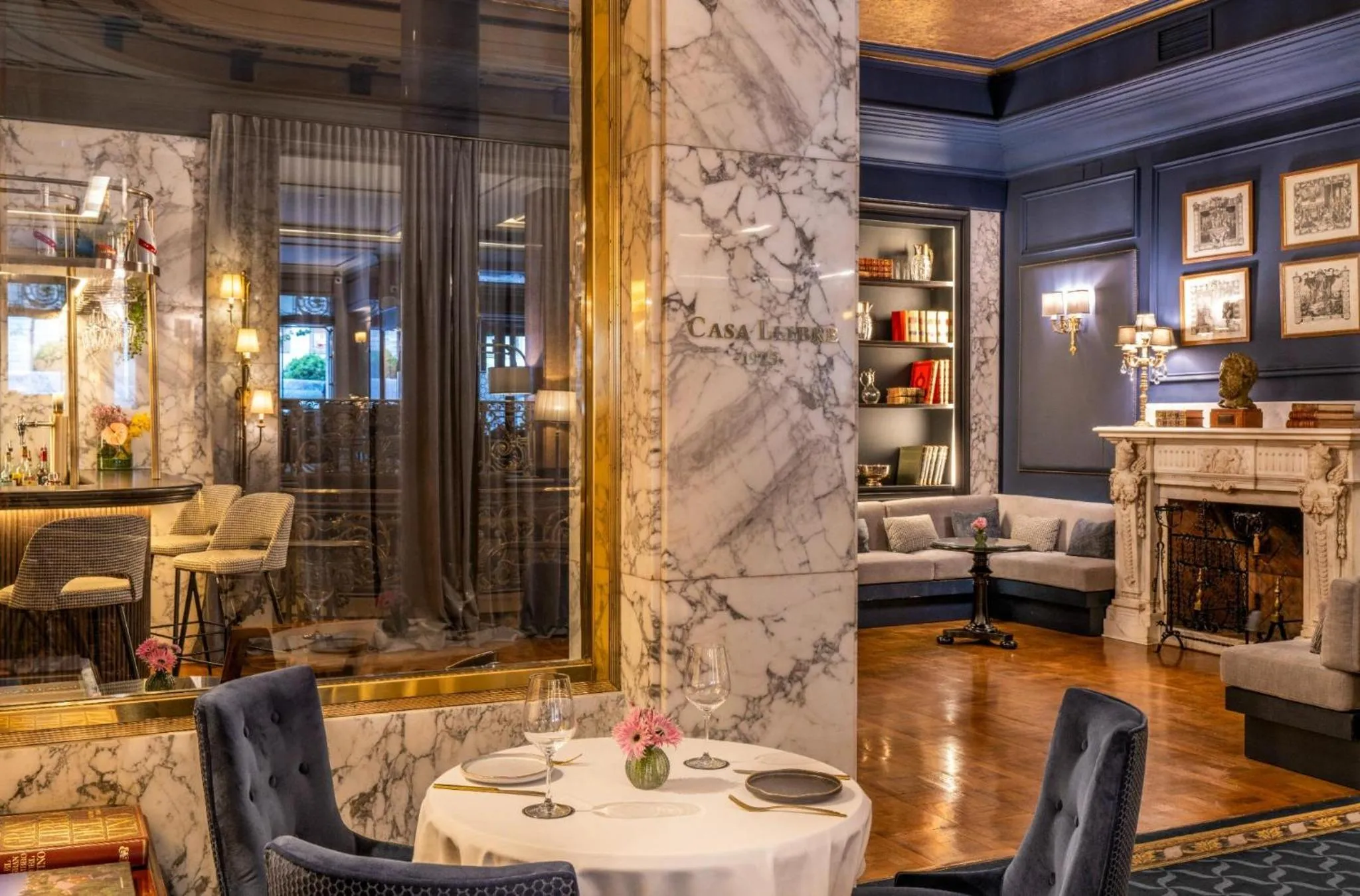 Lounge or bar in El Avenida Palace