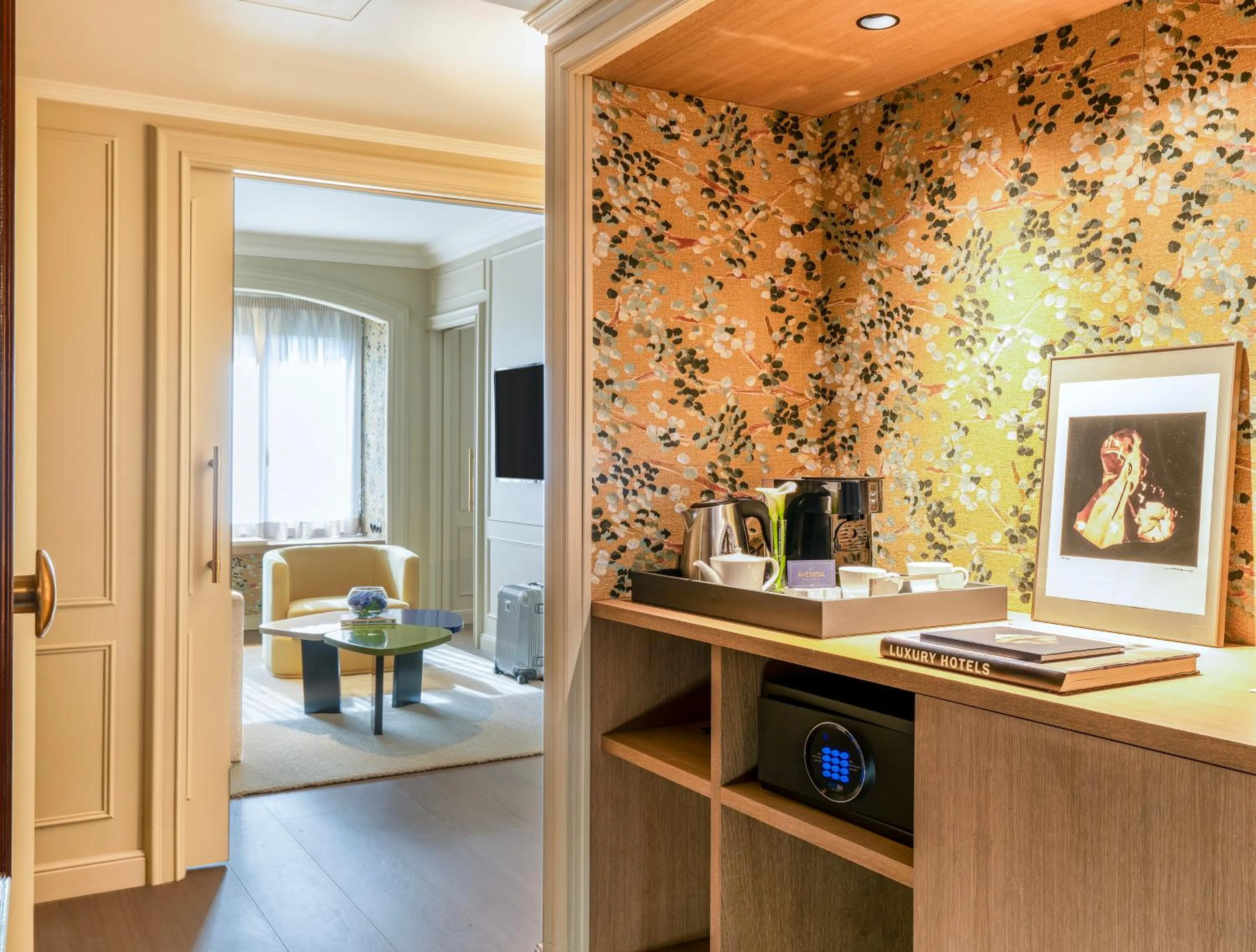 Coffee/tea facilities in El Avenida Palace