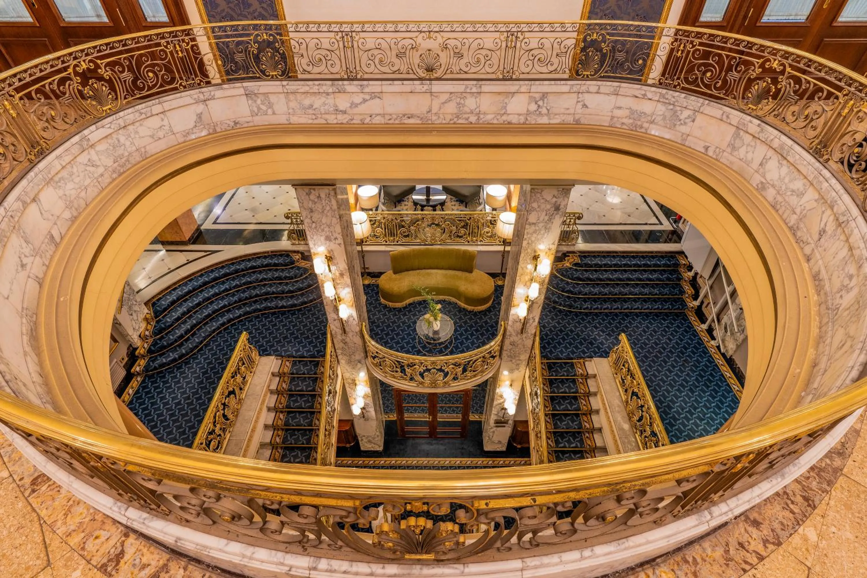 Lobby or reception in El Avenida Palace
