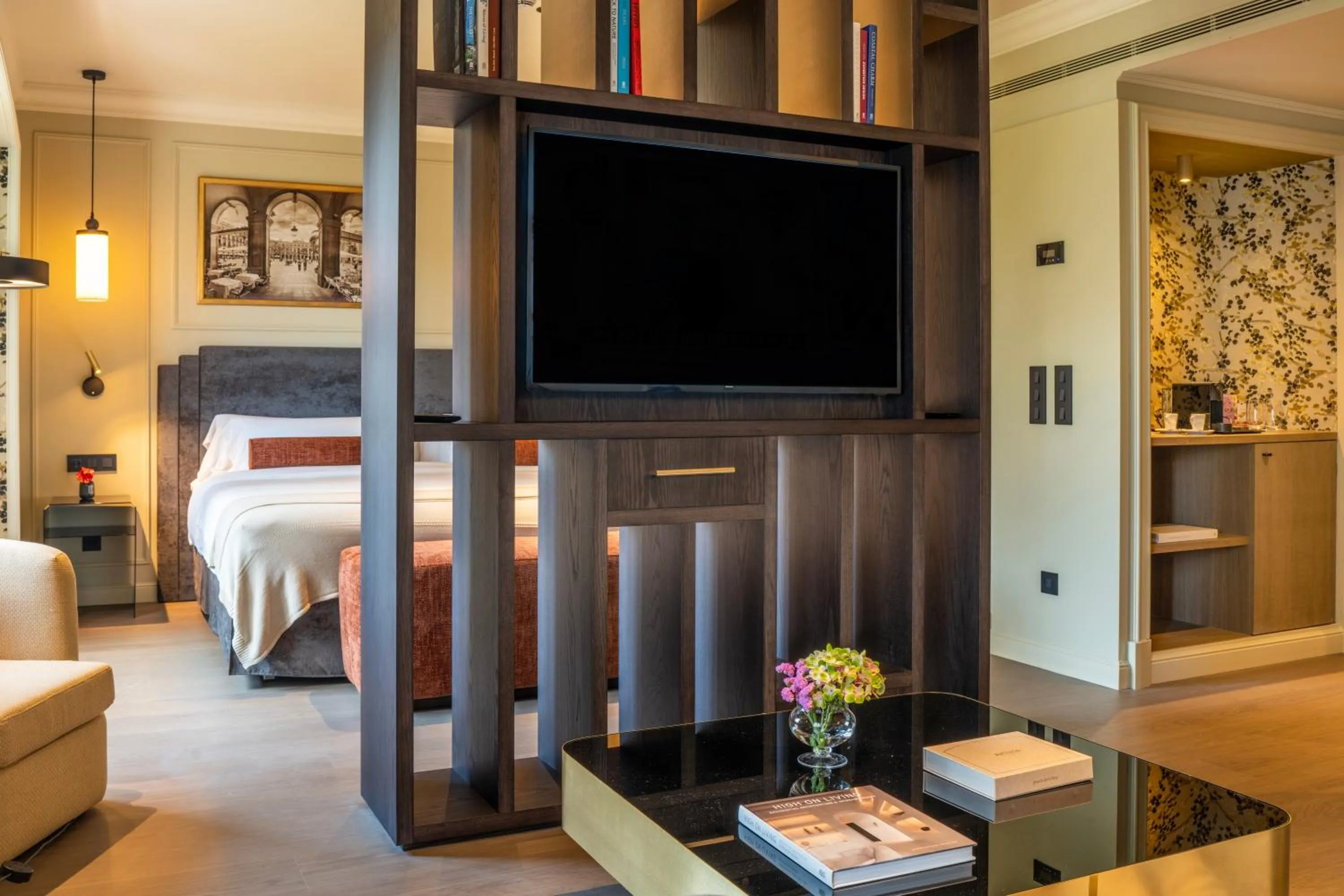 furniture, Bed in El Avenida Palace