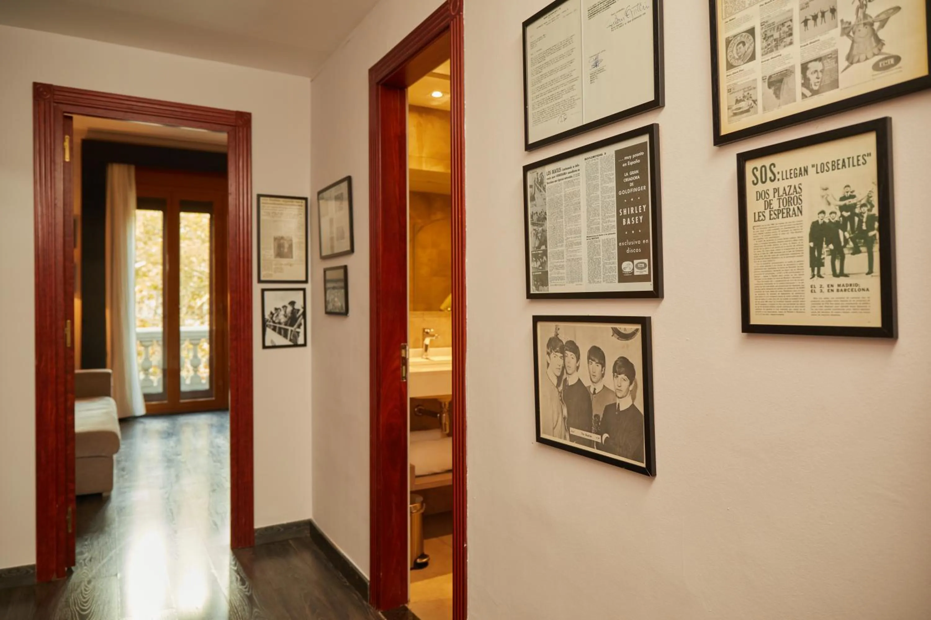 Bedroom in El Avenida Palace