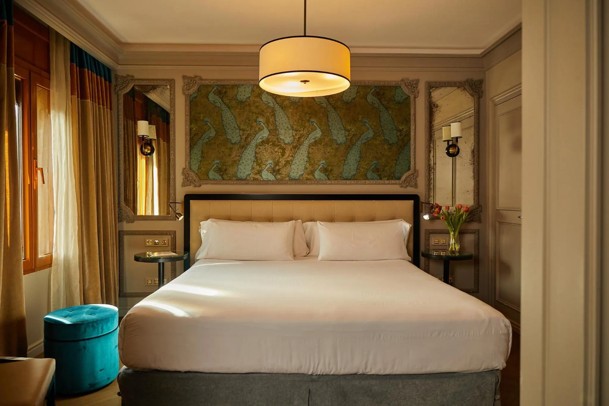 Bed in El Avenida Palace