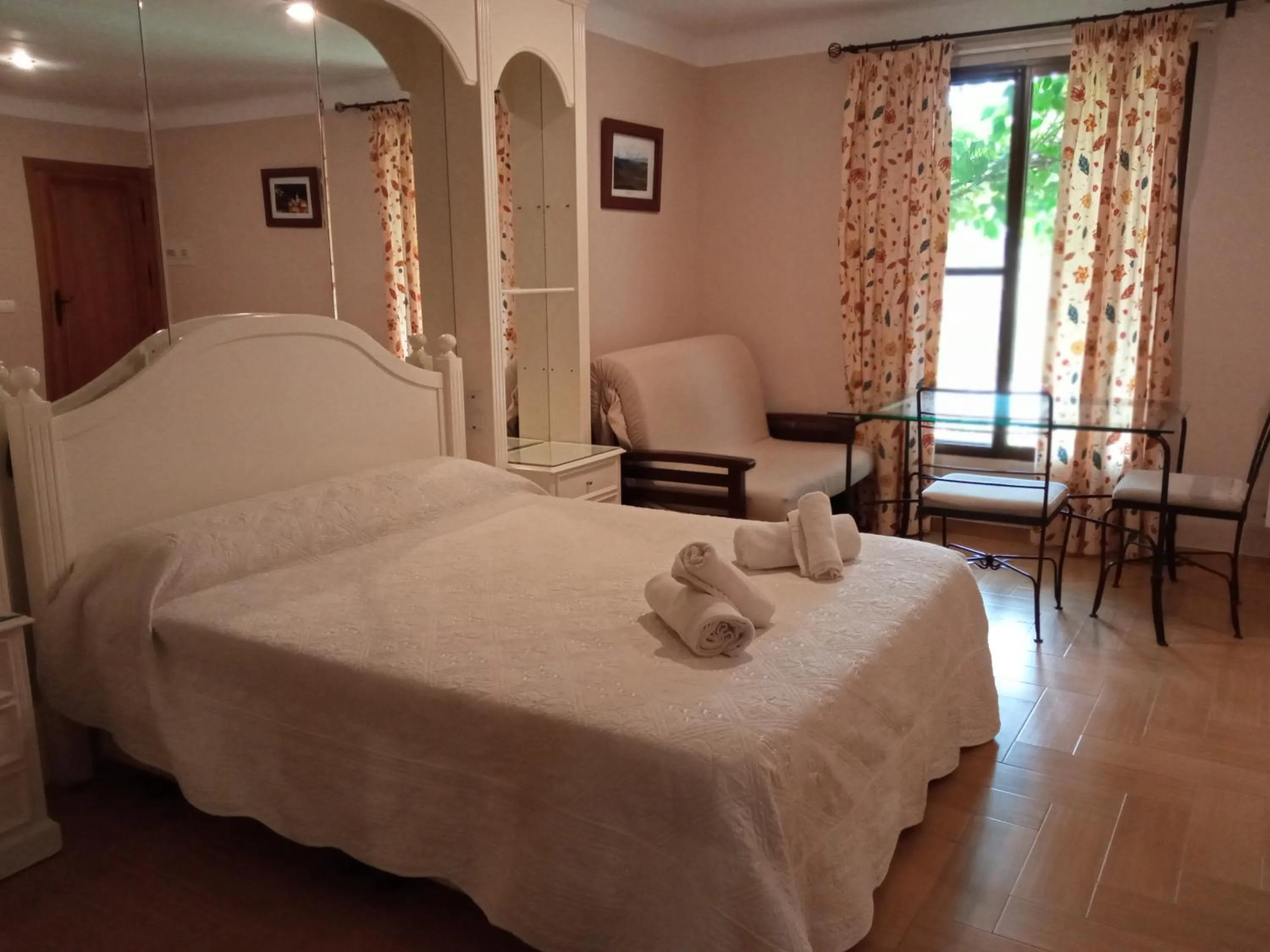 Bathroom, Bed in Hotel Rural Puerto Mágina