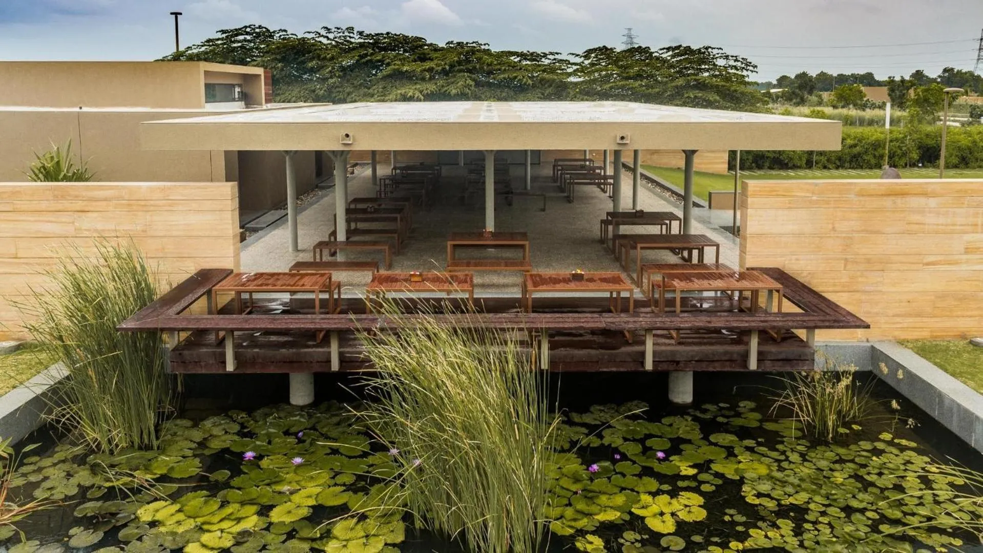 Restaurant/places to eat in Life At REPOSE- Lake Villas Resort & Club