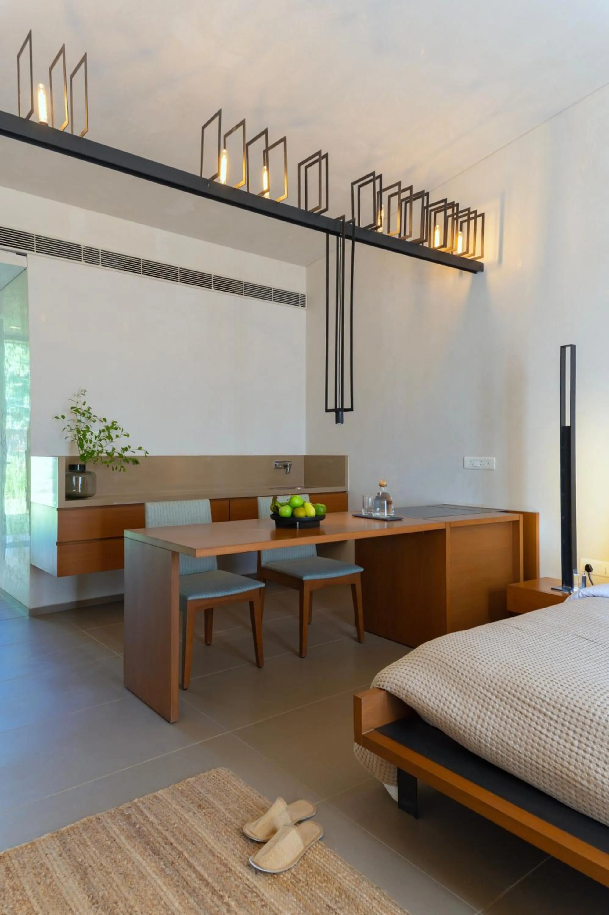 Seating area, Bed in Life At REPOSE- Lake Villas Resort & Club