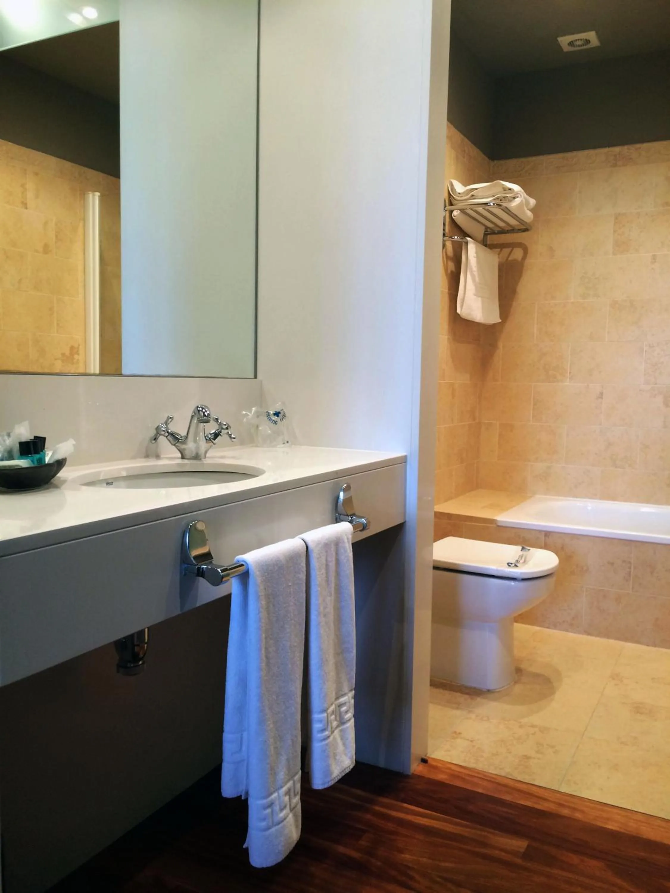 Bathroom in Hotel Vinícola Real-200 Monges