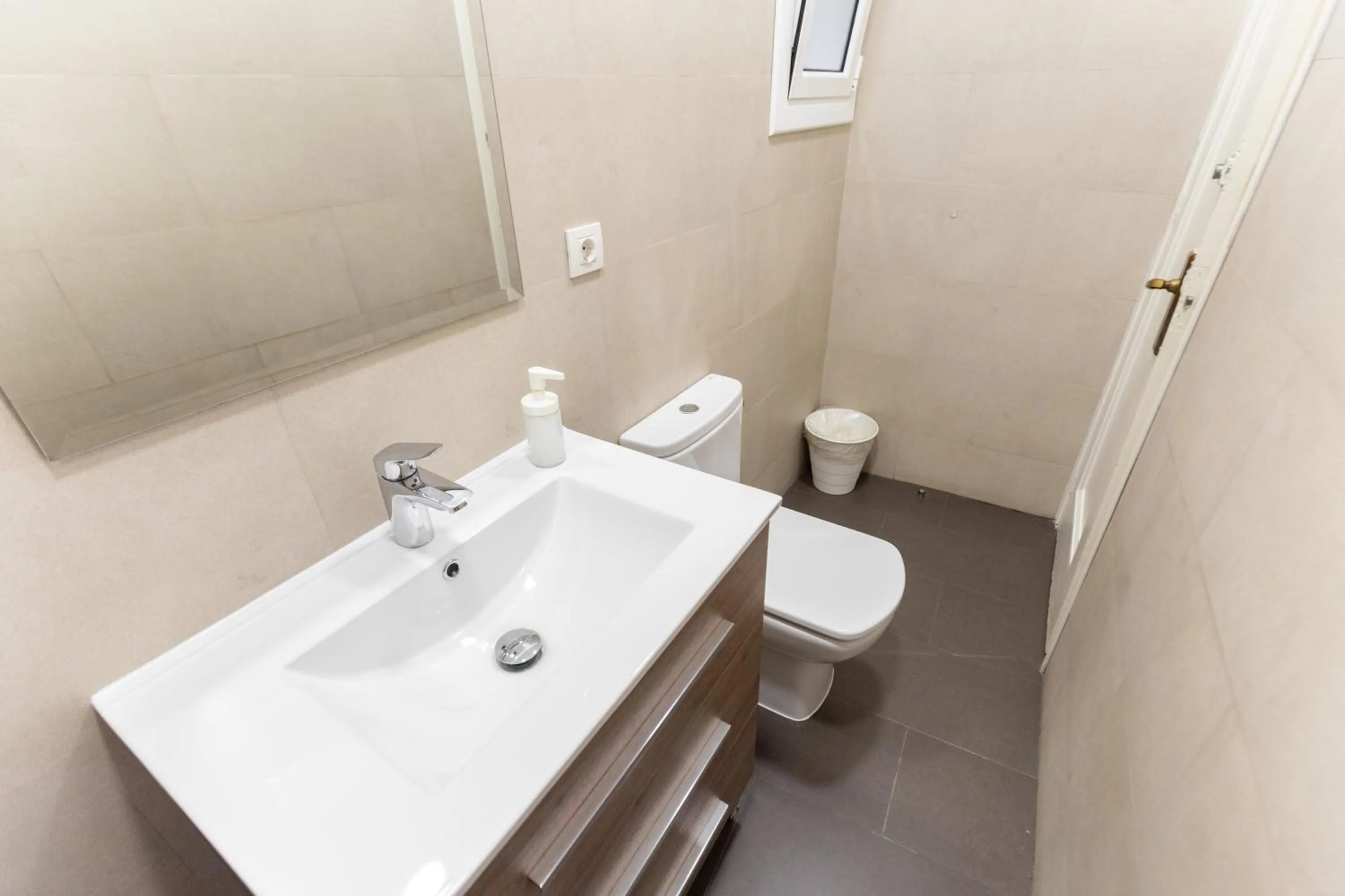 Toilet in Atica Apartments - by Weflating