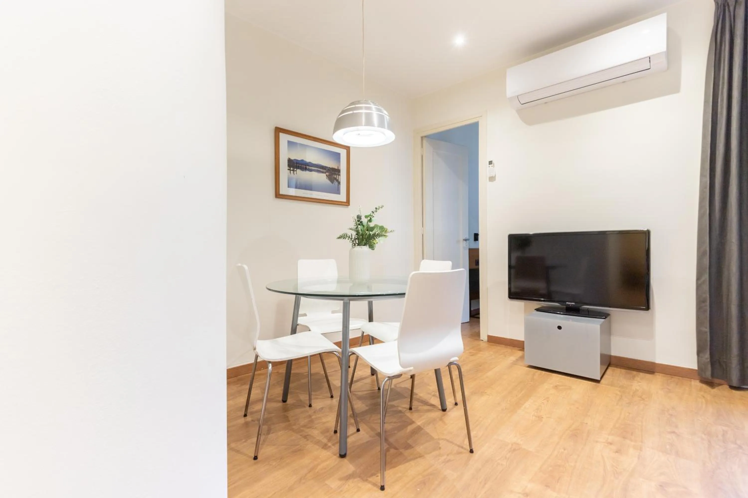 TV and multimedia in Atica Apartments - by Weflating