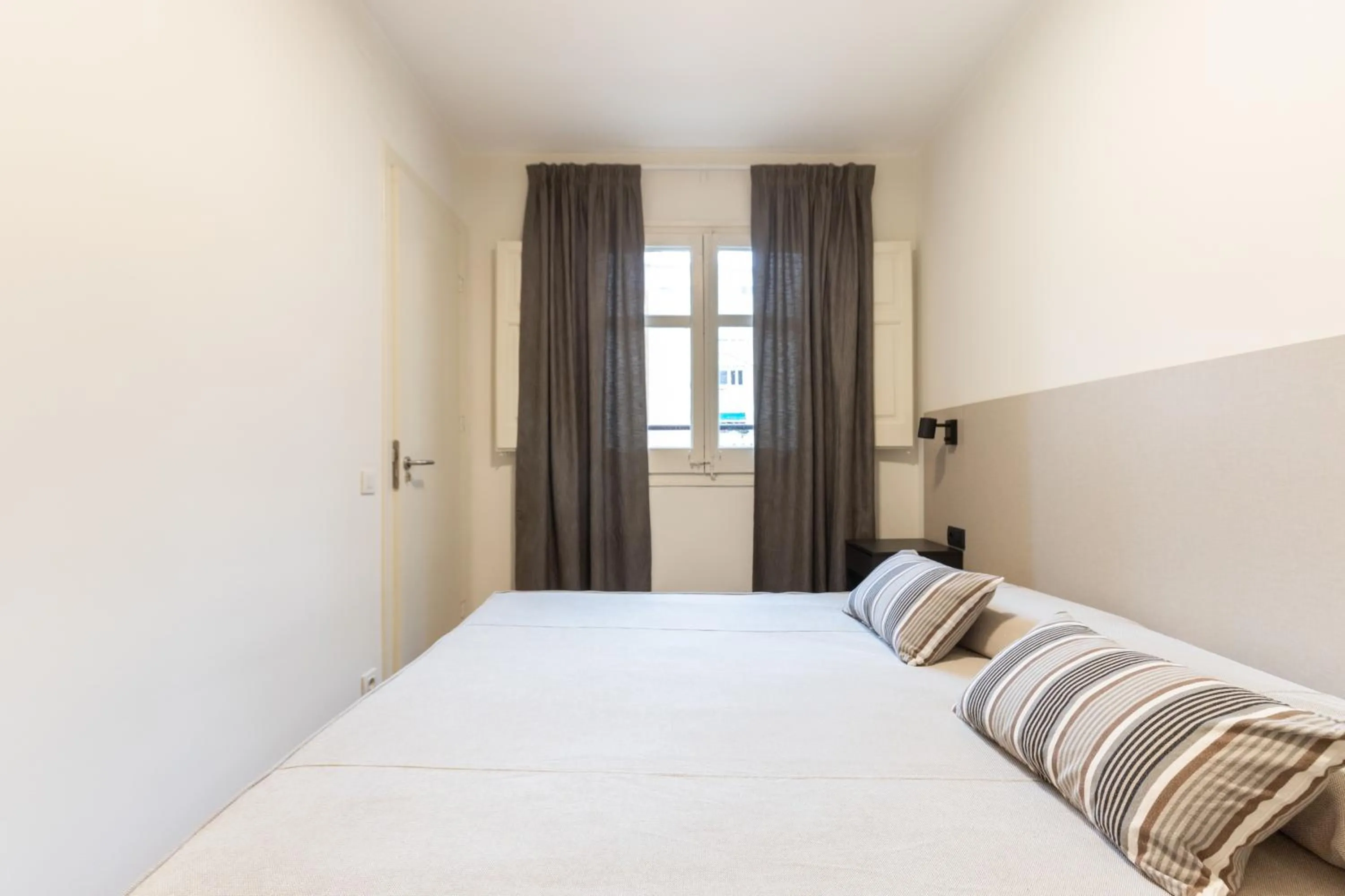 Bed in Atica Apartments - by Weflating