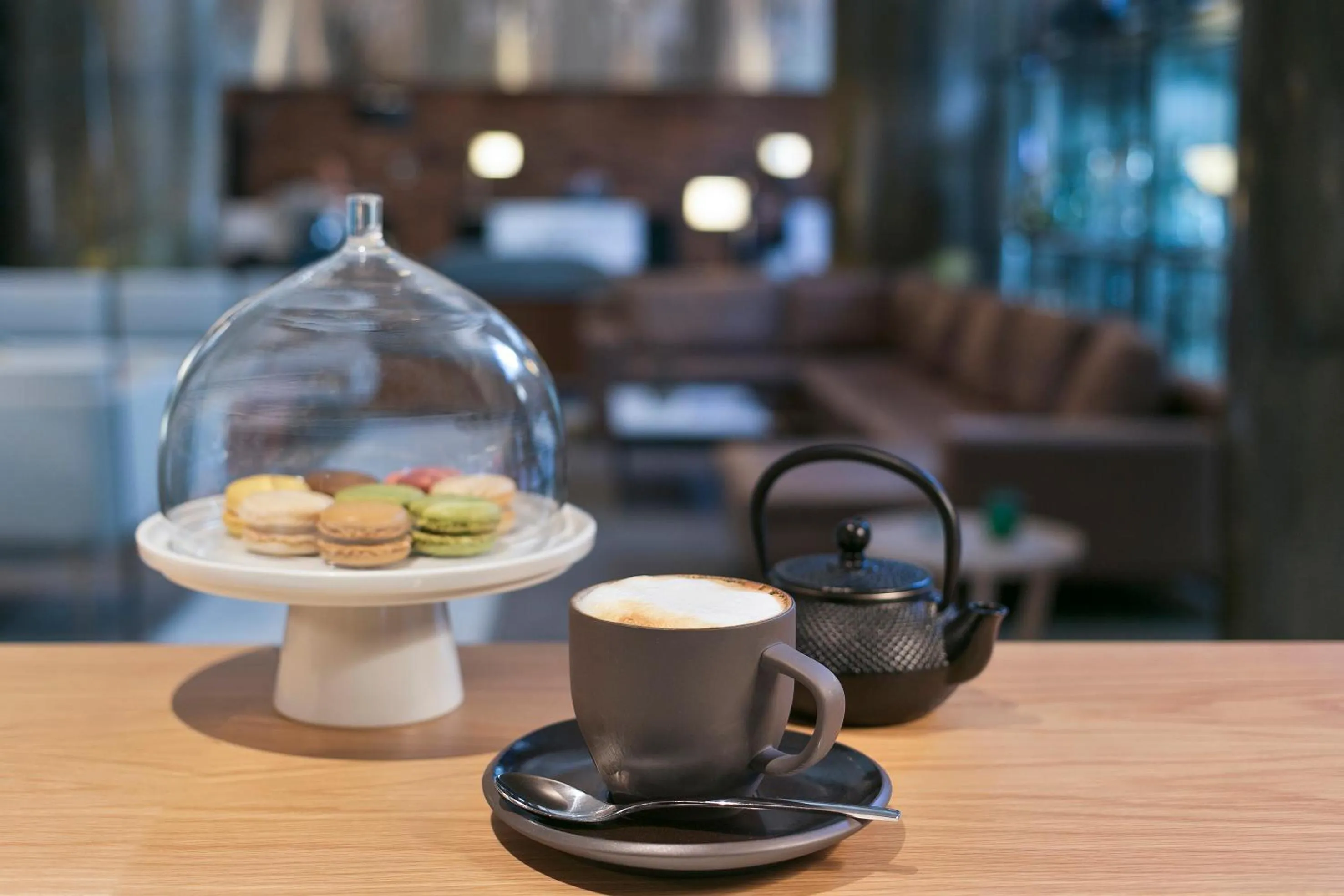 Coffee/tea facilities in Melia Madrid Princesa