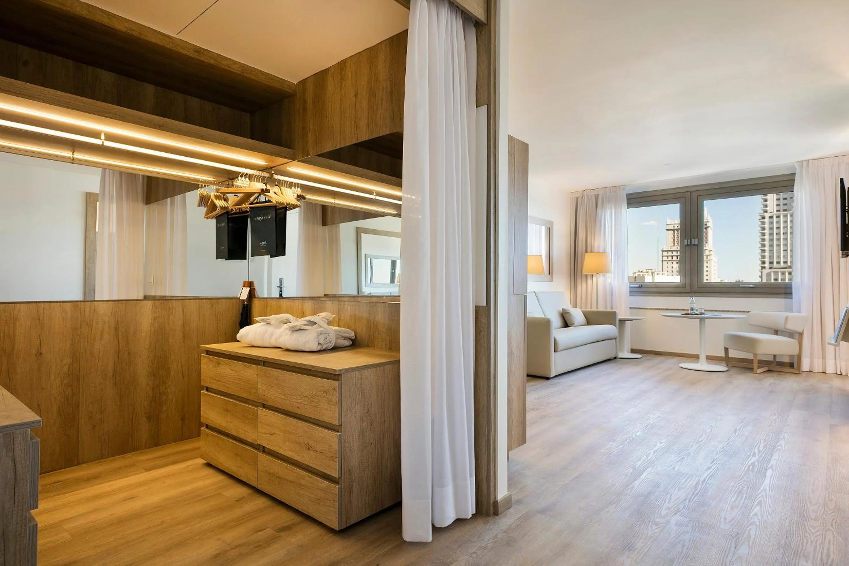 Photo of the whole room, Bed in Melia Madrid Princesa