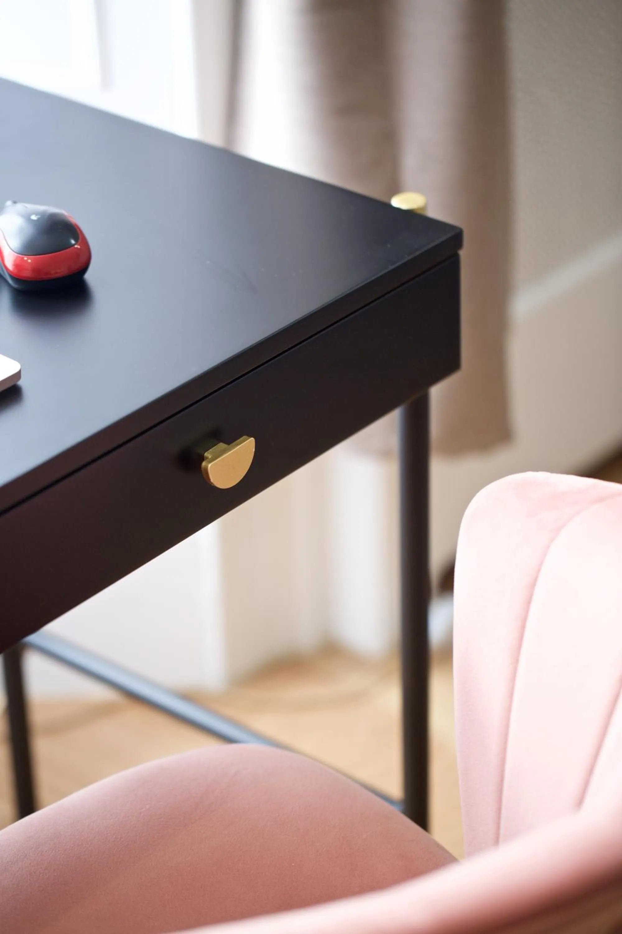 hair dresser in Avari Apartments - Winchester Collection