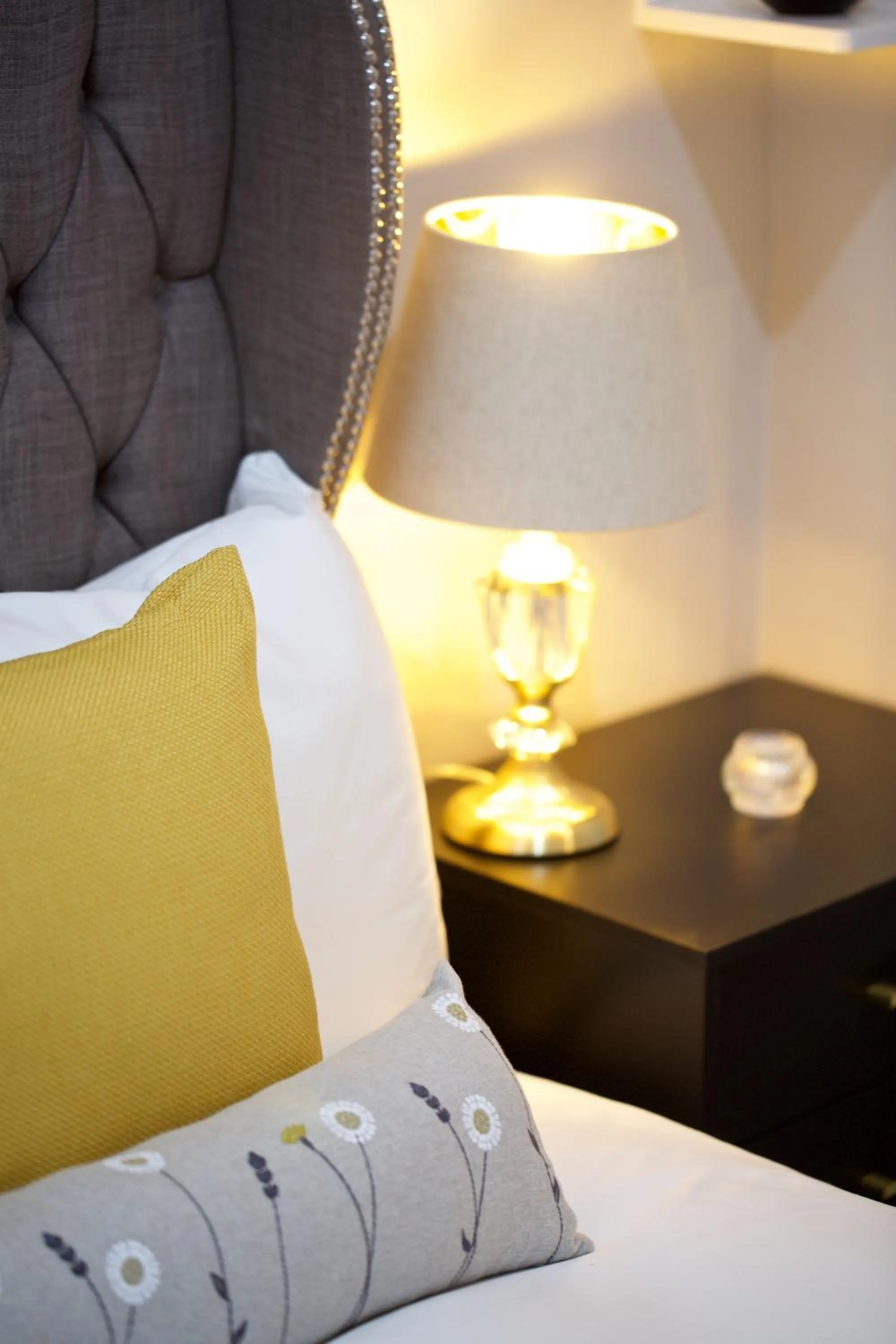 Bedroom, Bed in Avari Apartments - Winchester Collection