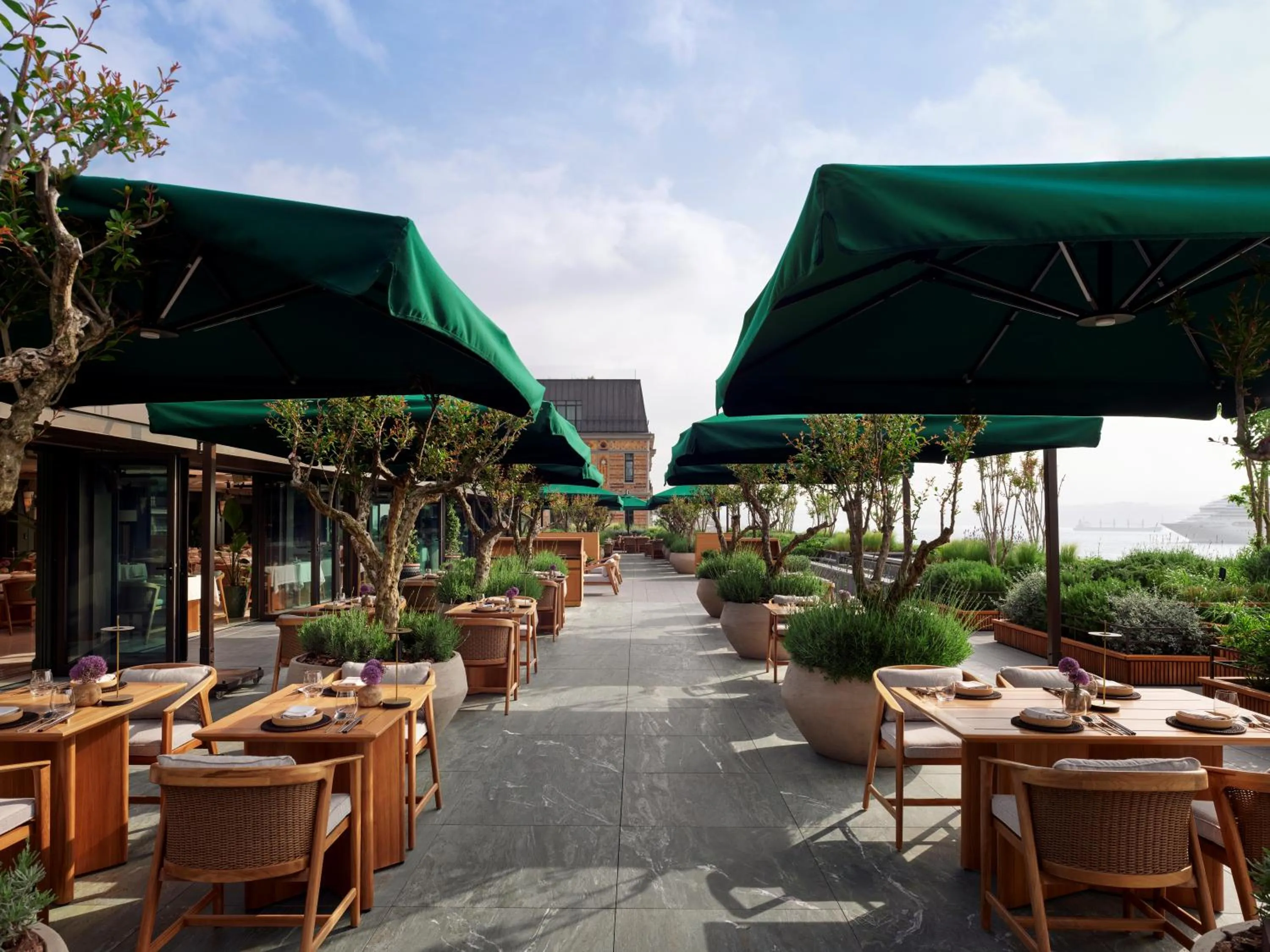 Restaurant/places to eat in The Peninsula Istanbul