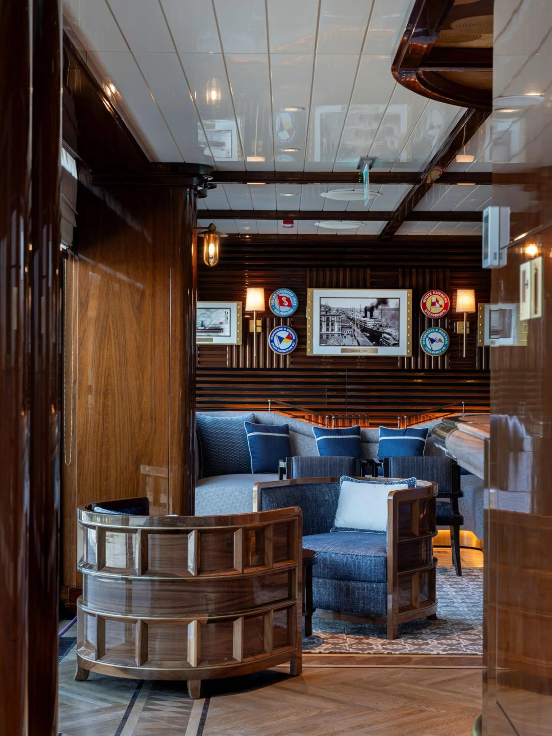 Restaurant/places to eat in The Peninsula Istanbul