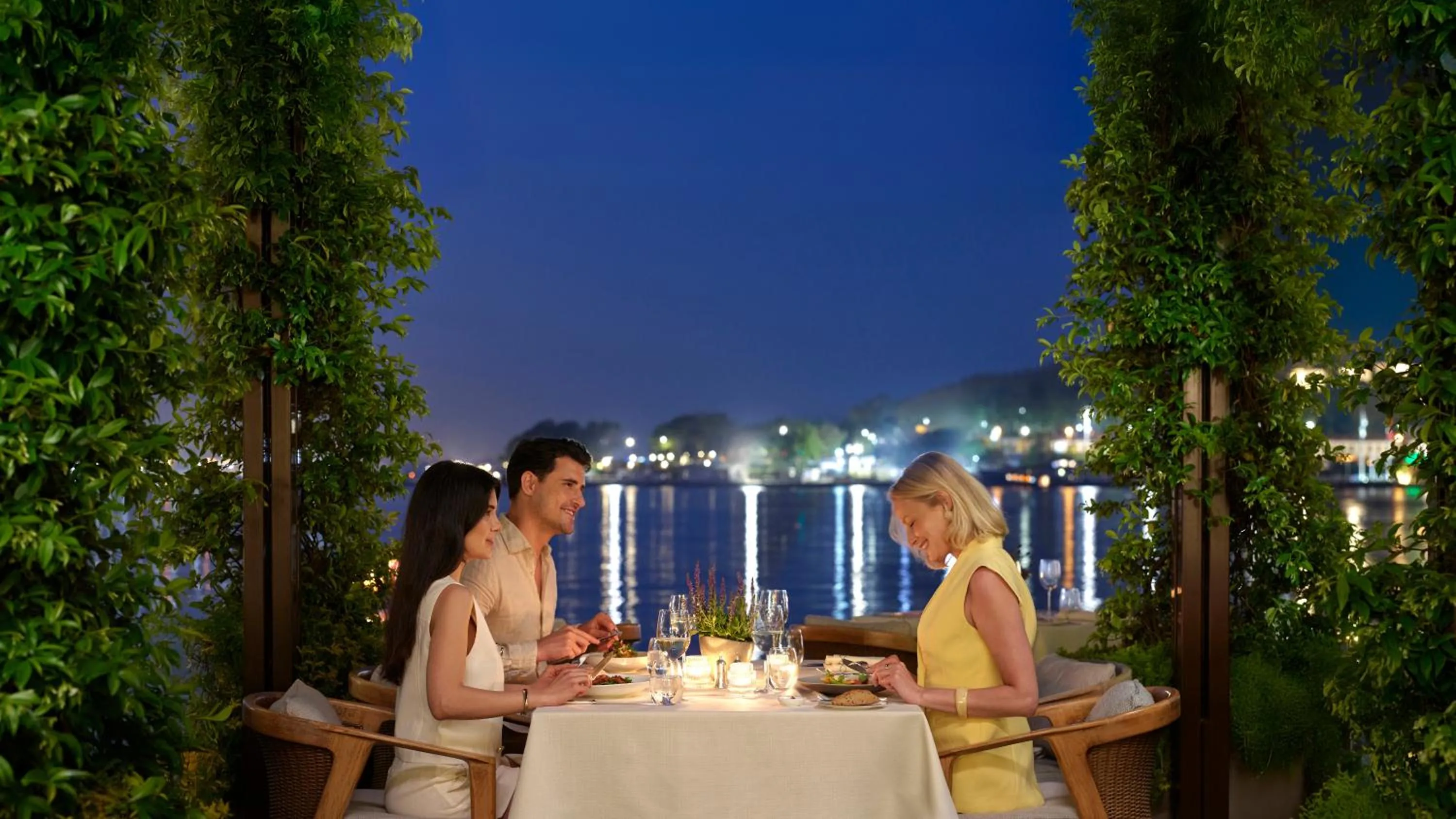 Restaurant/places to eat in The Peninsula Istanbul