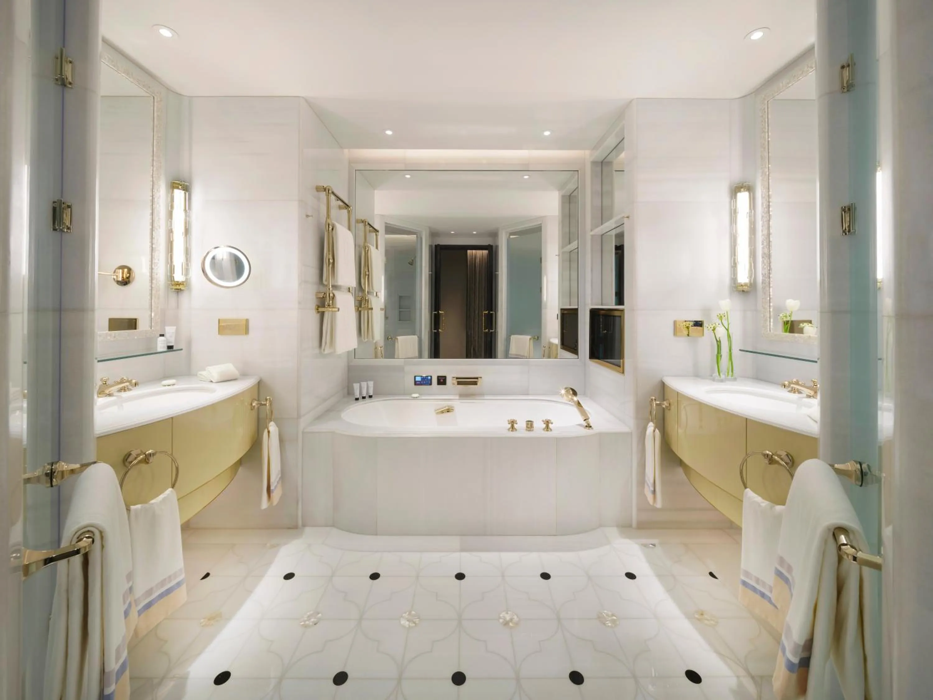 Bathroom, Bed in The Peninsula Istanbul