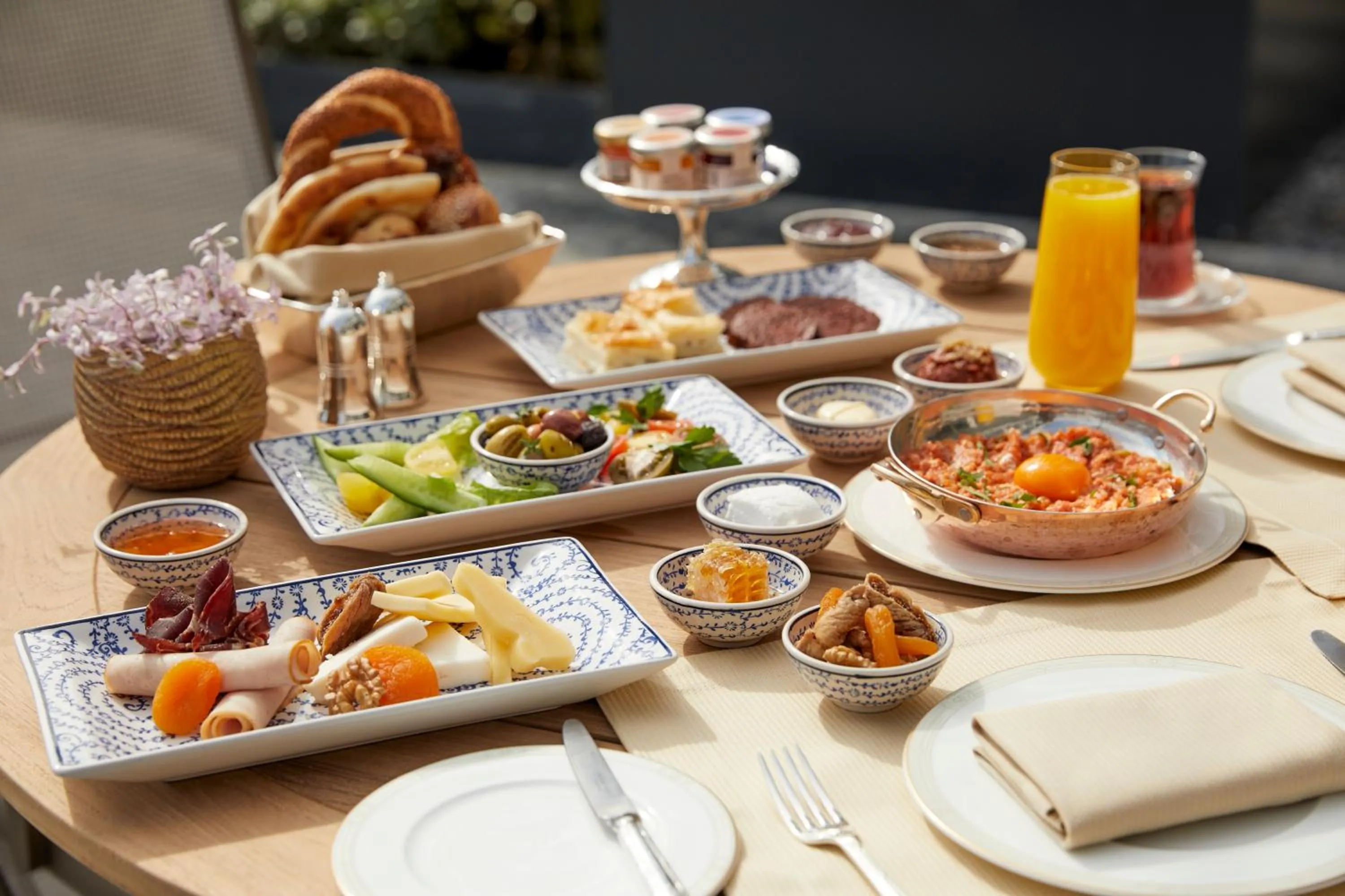 Restaurant/places to eat in The Peninsula Istanbul