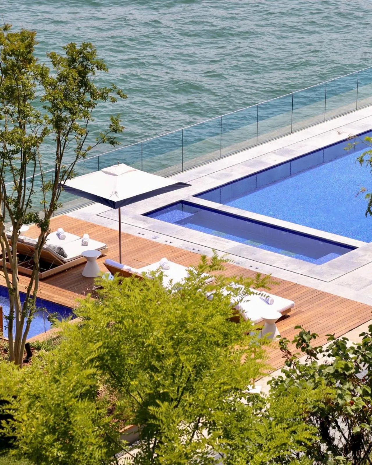 Swimming pool in The Peninsula Istanbul